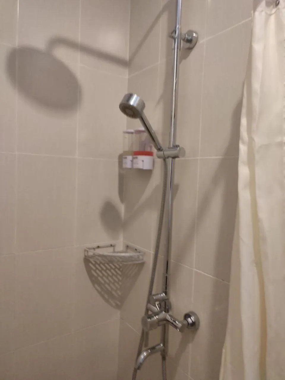 Shower in Kubu Di-Kayla's