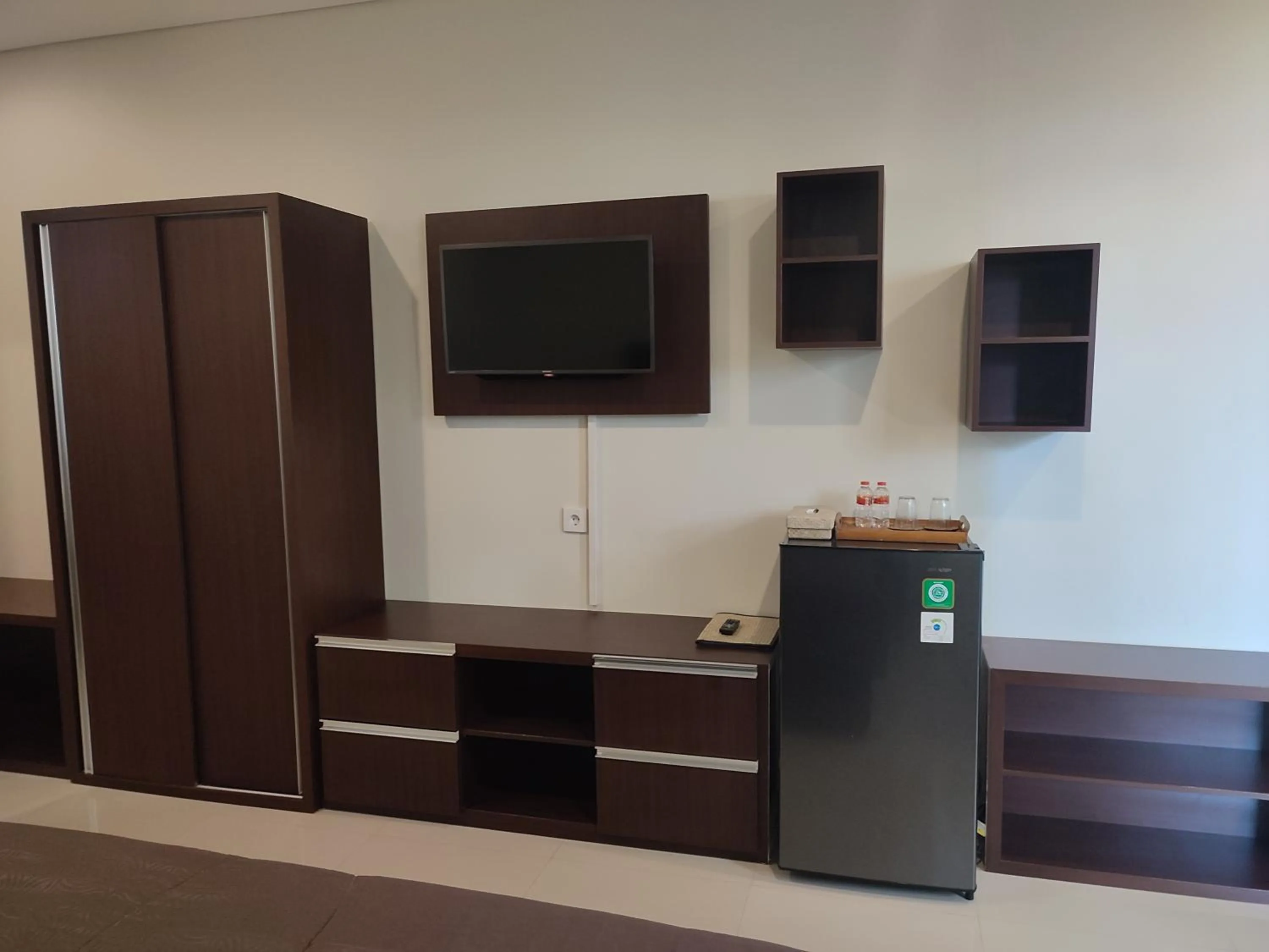 Communal lounge/ TV room in Kubu Di-Kayla's