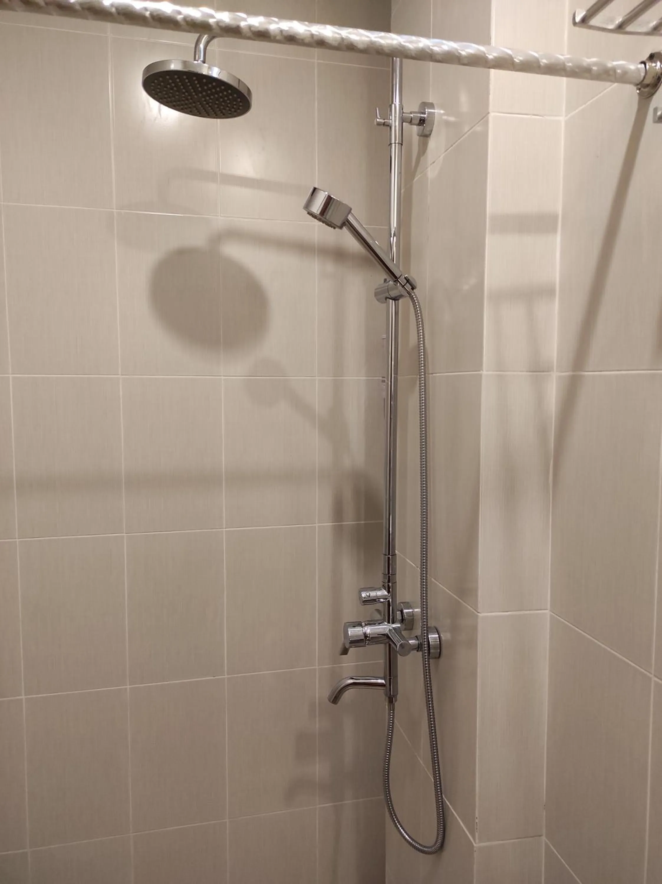 Shower in Kubu Di-Kayla's
