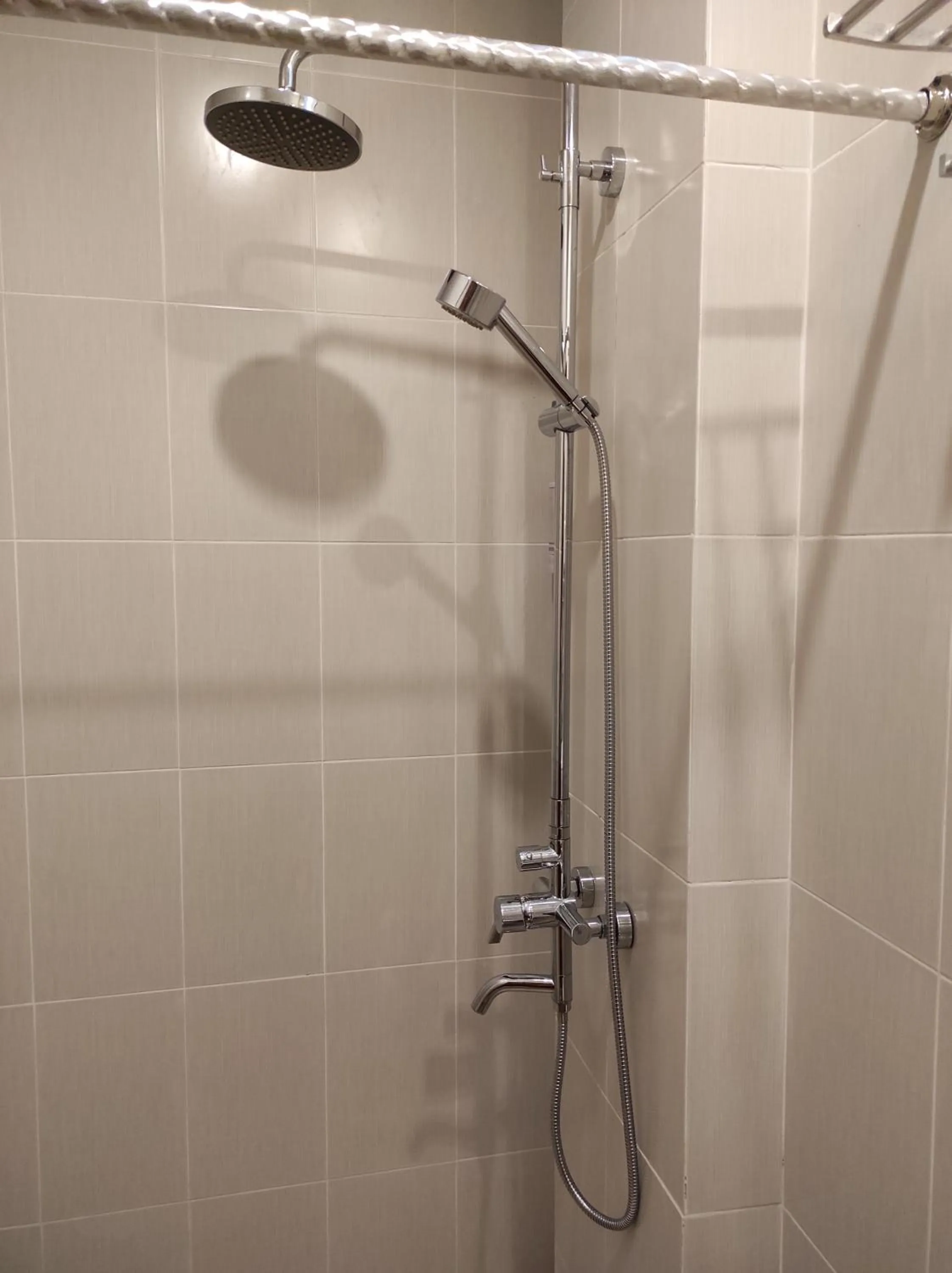 Shower in Kubu Di-Kayla's