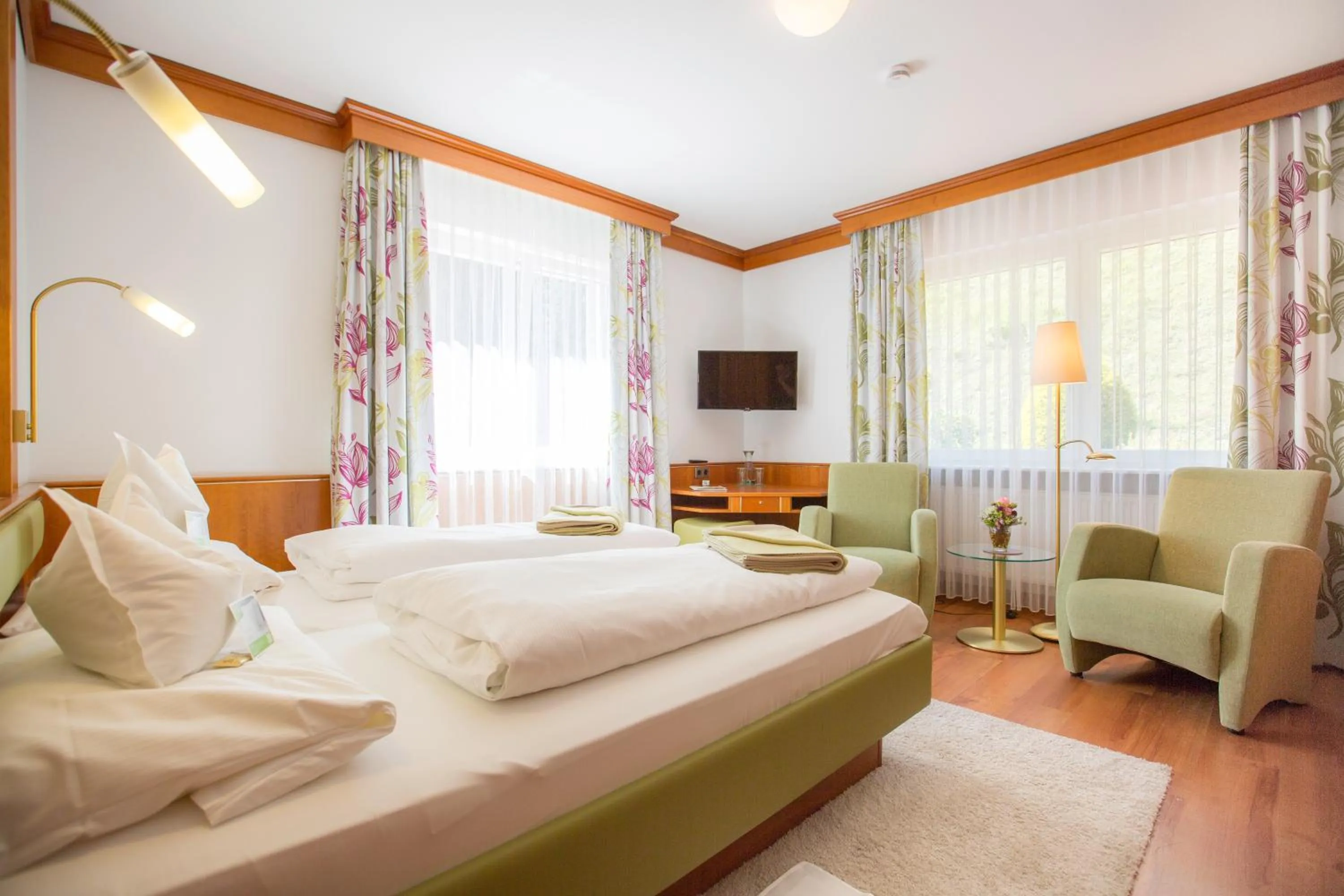 Photo of the whole room, Bed in Flair Hotel Adlerbad