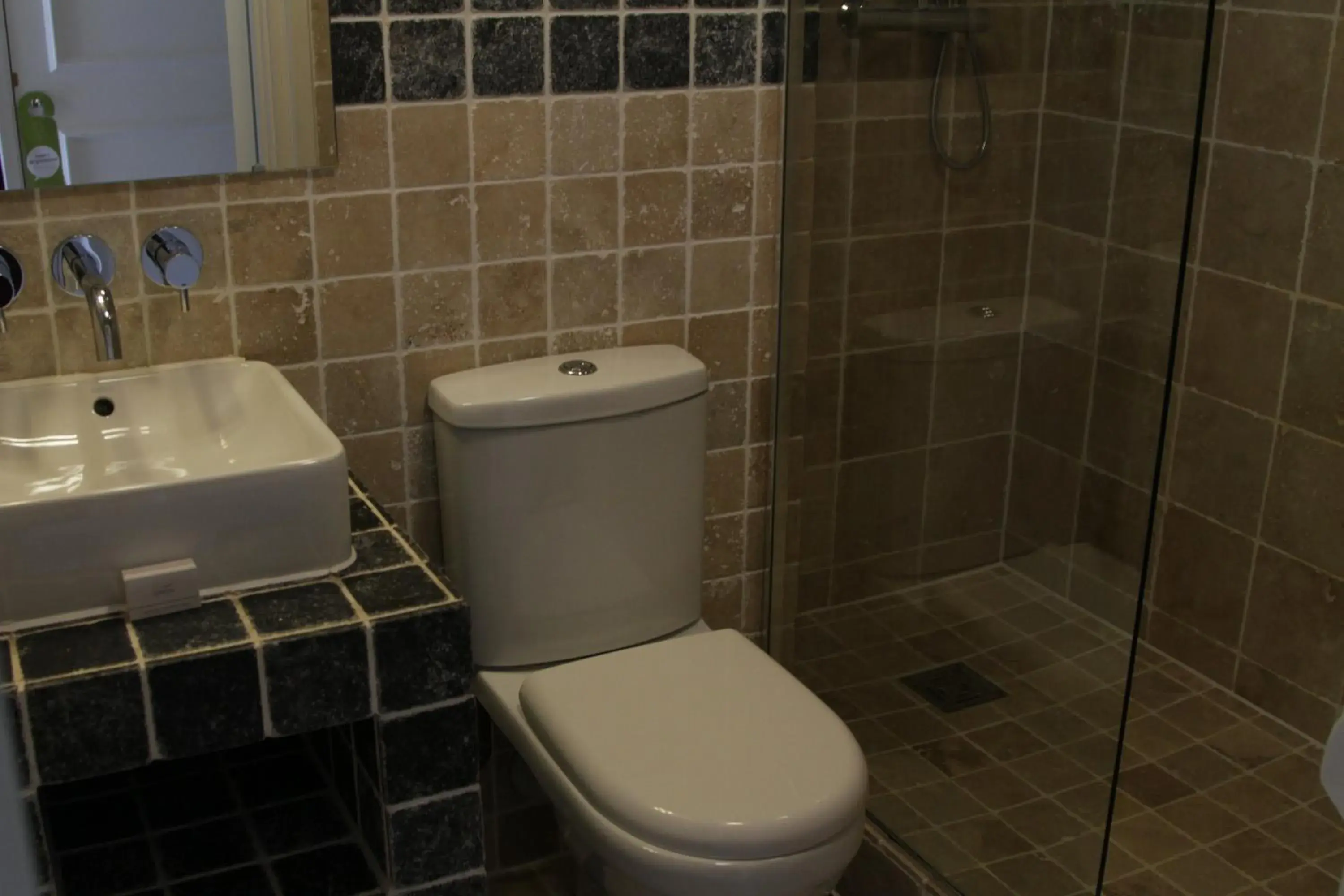 Bathroom in Needham House Hotel