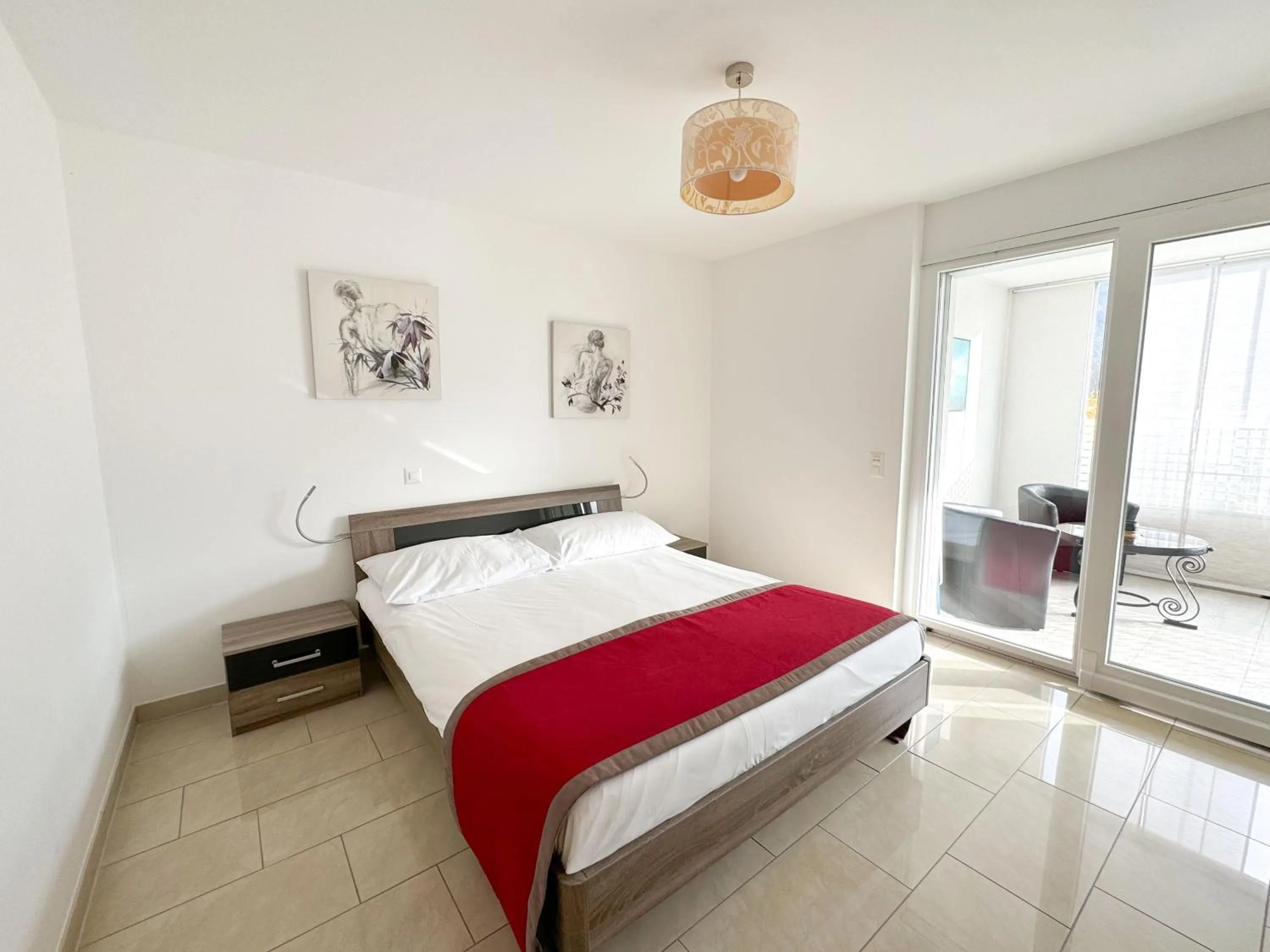 Bedroom, Bed in Hôtel des Bains de Saillon