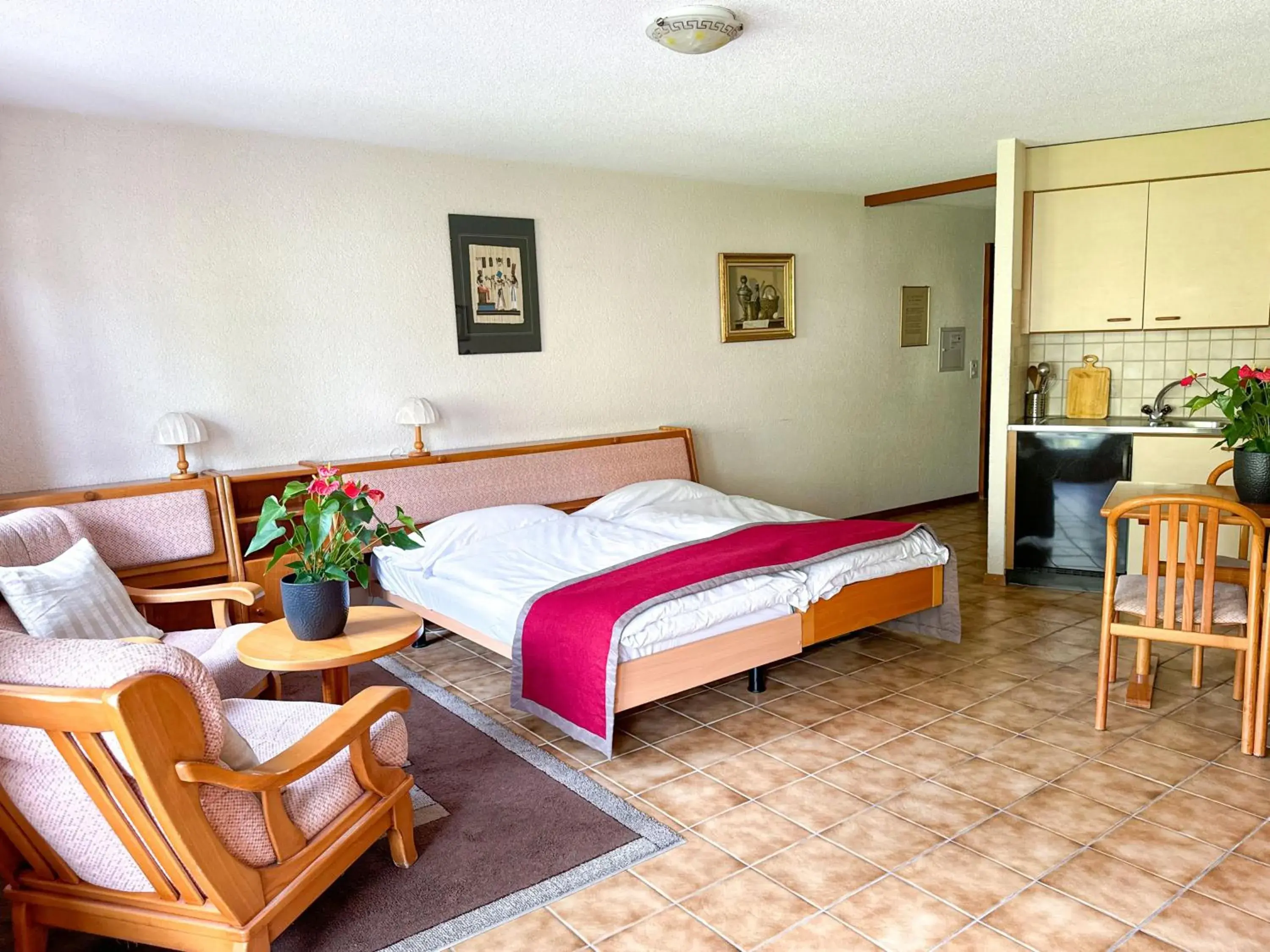 Photo of the whole room, Bed in Hôtel des Bains de Saillon Photo of the whole room, Bed in Hôtel des Bains de Saillon