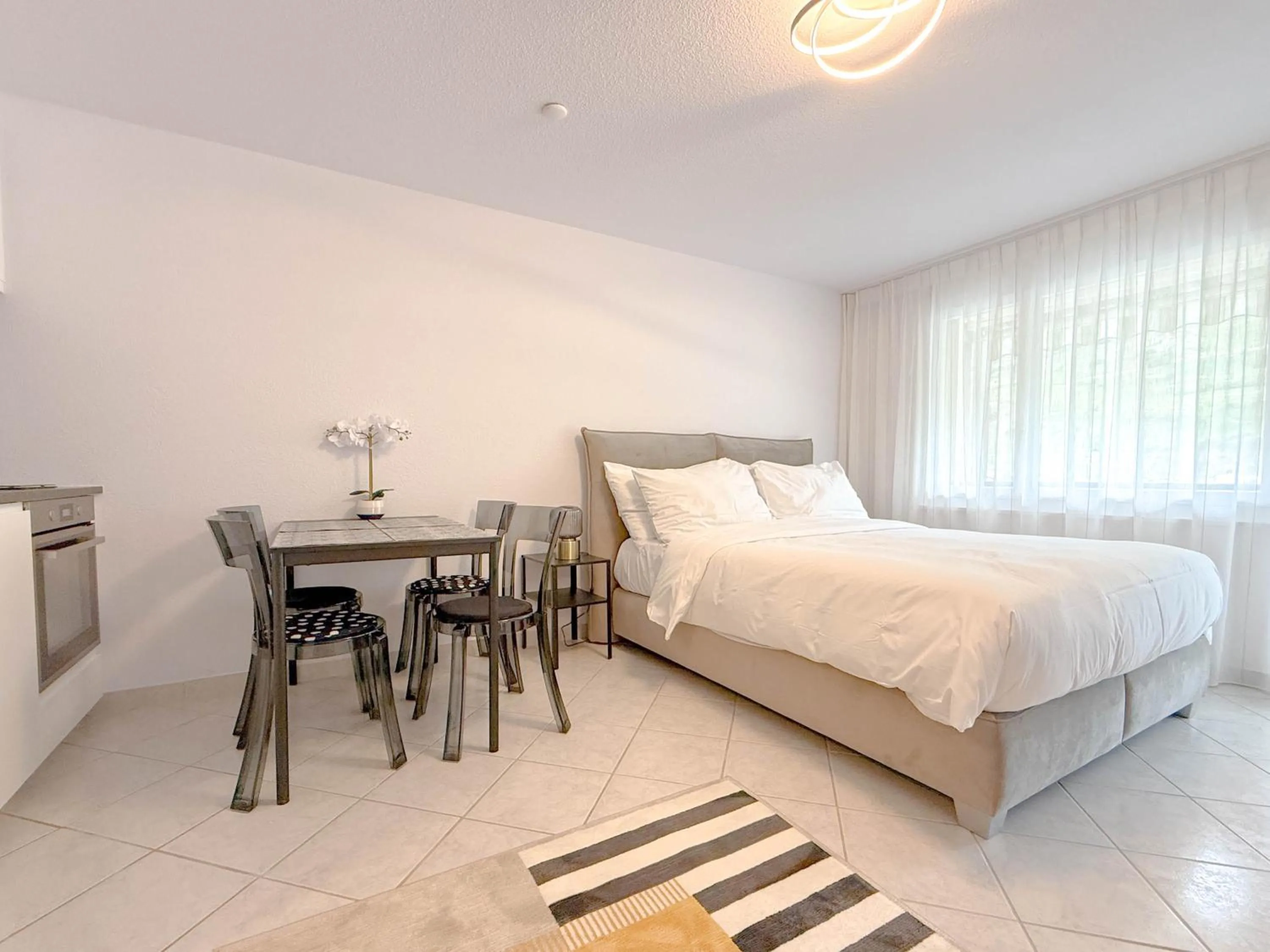 Bedroom, Bed in Hôtel des Bains de Saillon