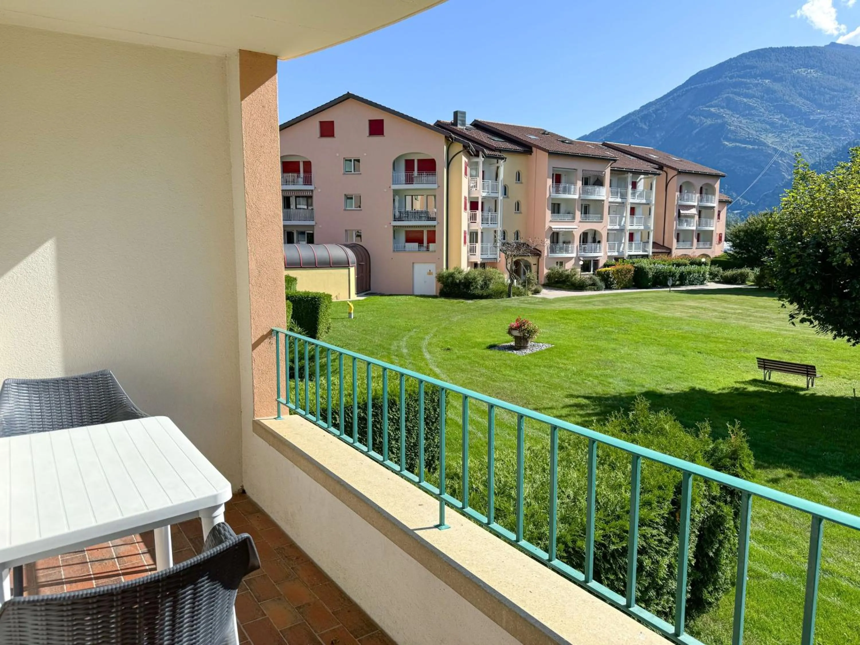 Patio in Hôtel des Bains de Saillon