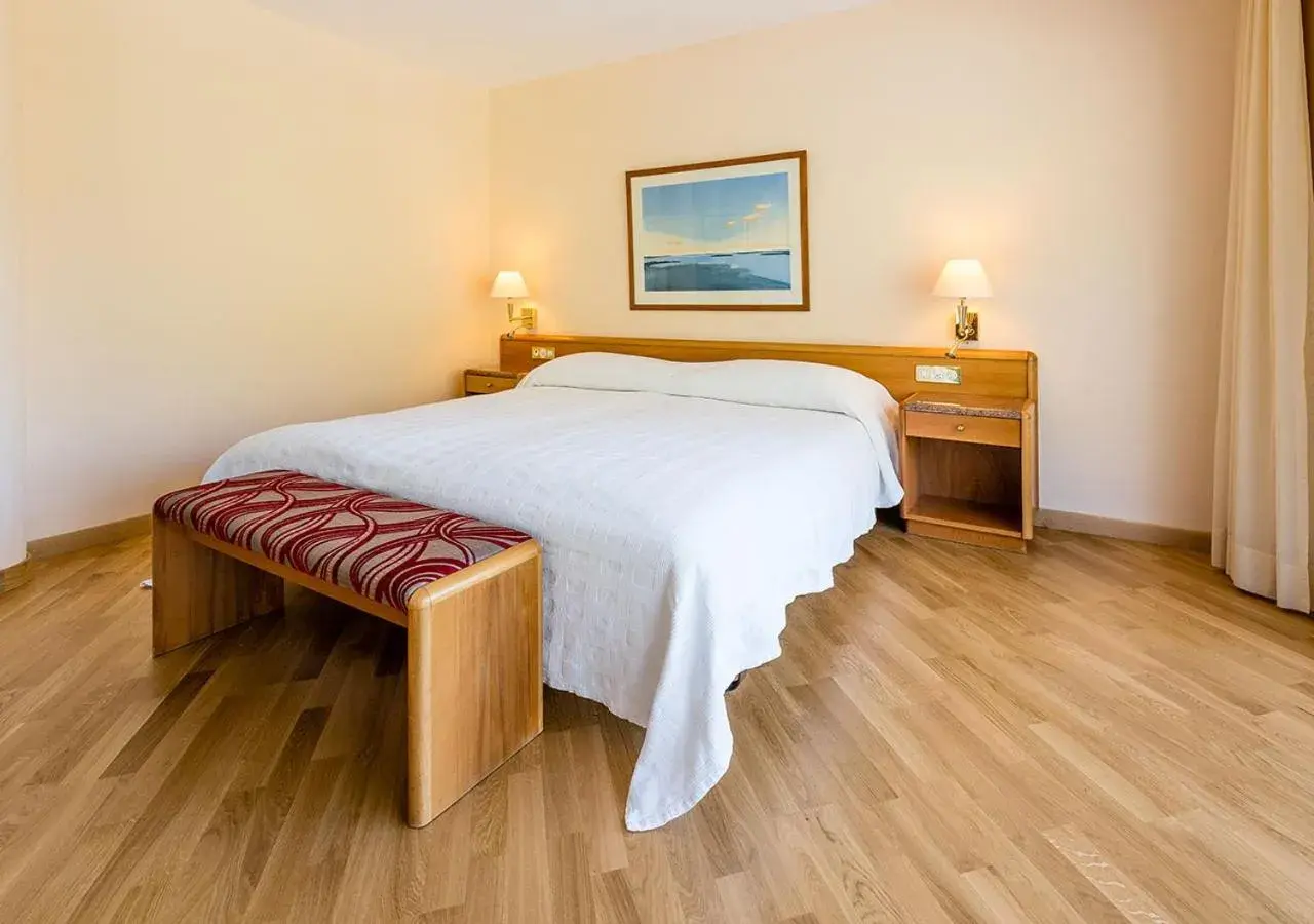 Bed in Hôtel des Bains de Saillon Bed in Hôtel des Bains de Saillon