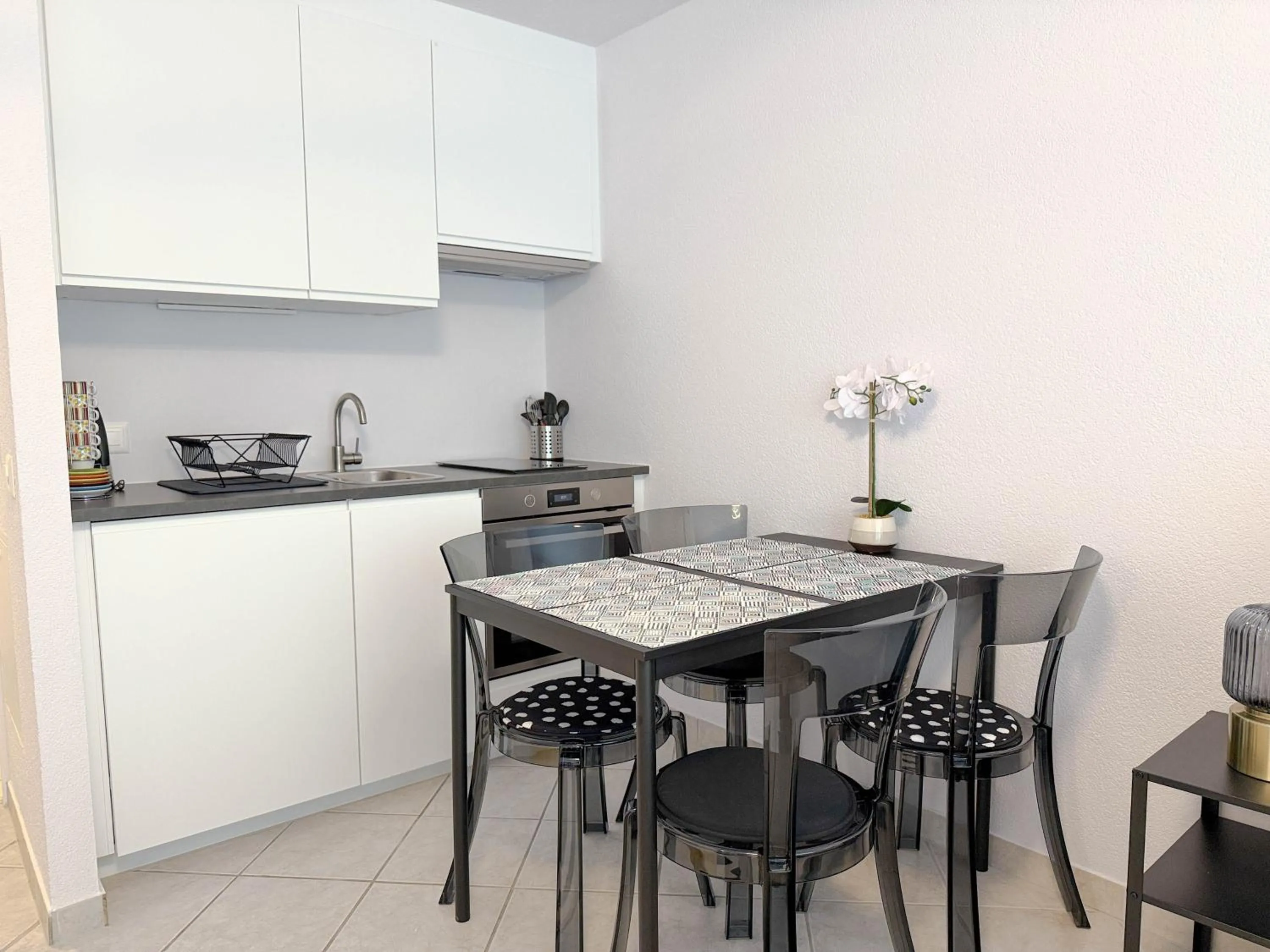 Kitchen or kitchenette in Hôtel des Bains de Saillon