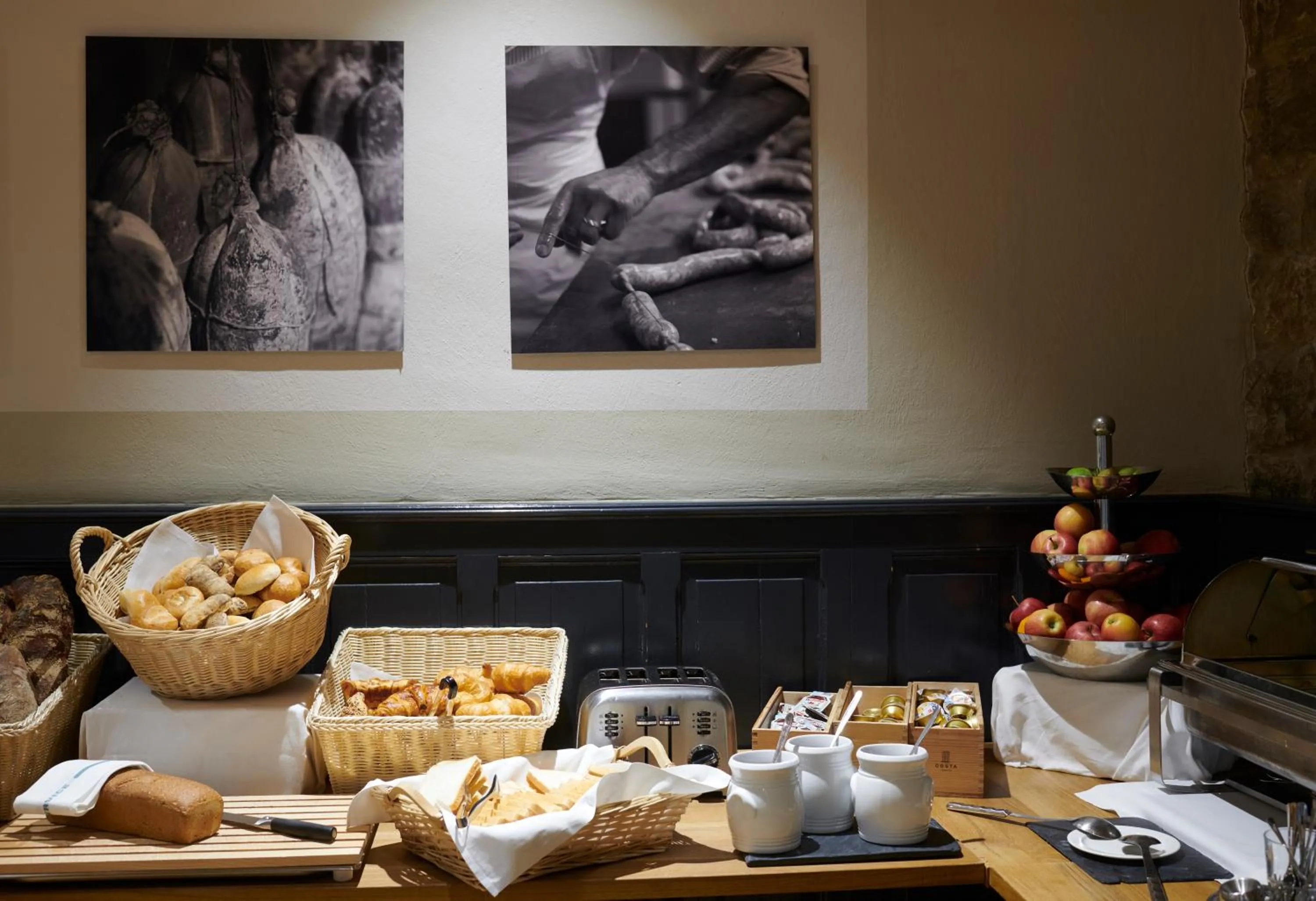 Breakfast in Hotel Continental Park