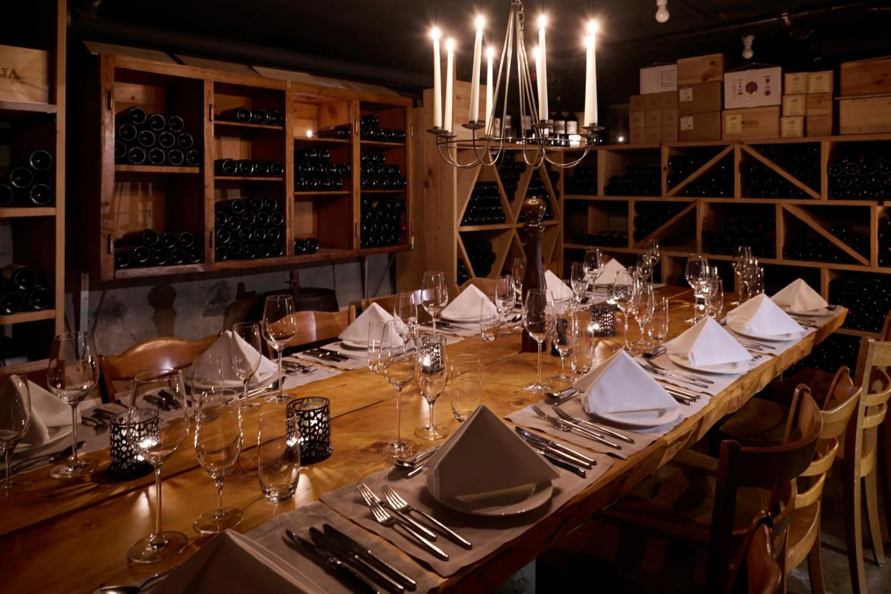 Restaurant/places to eat in Hotel Continental Park