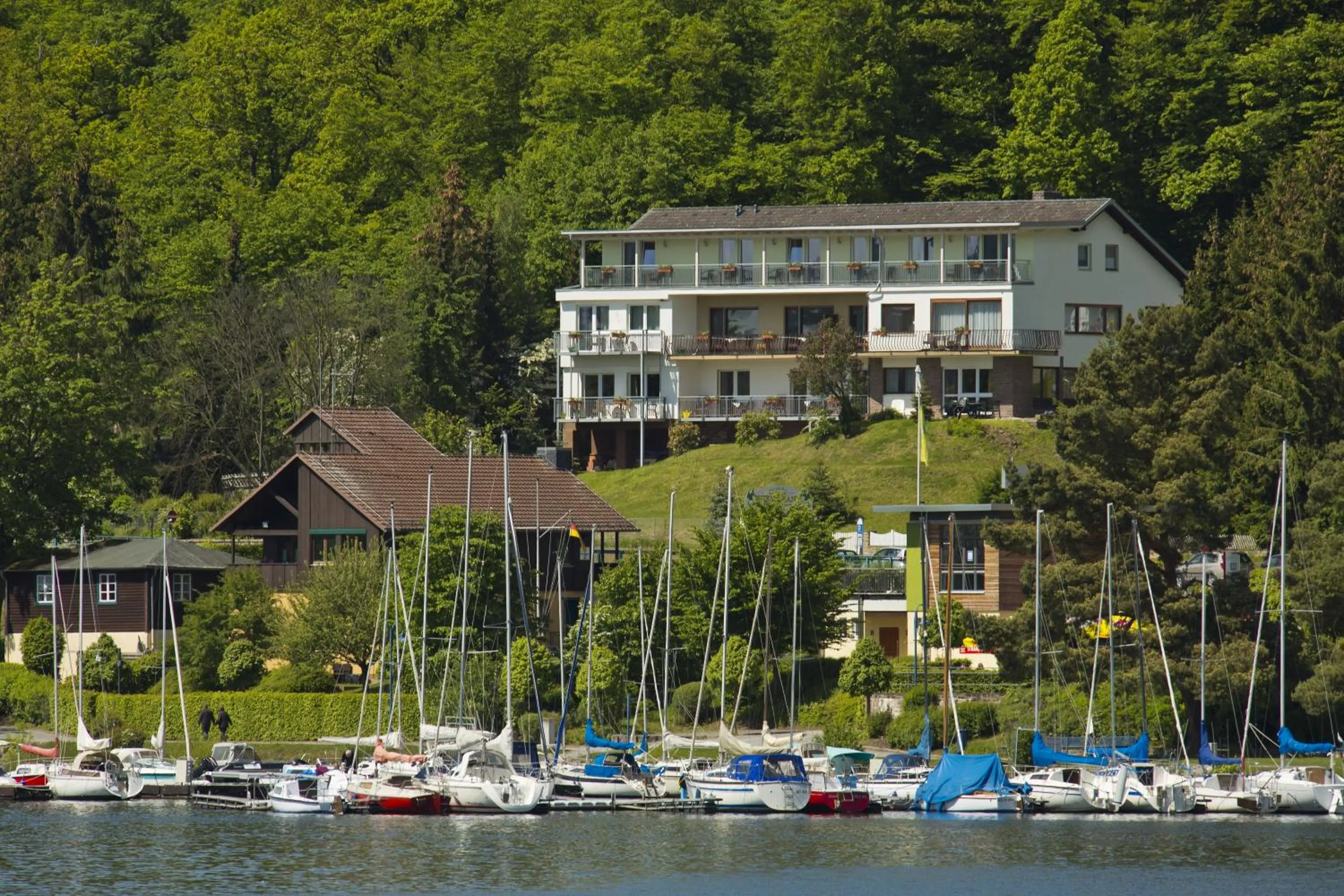 PlusNaturHotel direkt am Ederseeufer Waldhotel Wiesemann und Ferienapartments