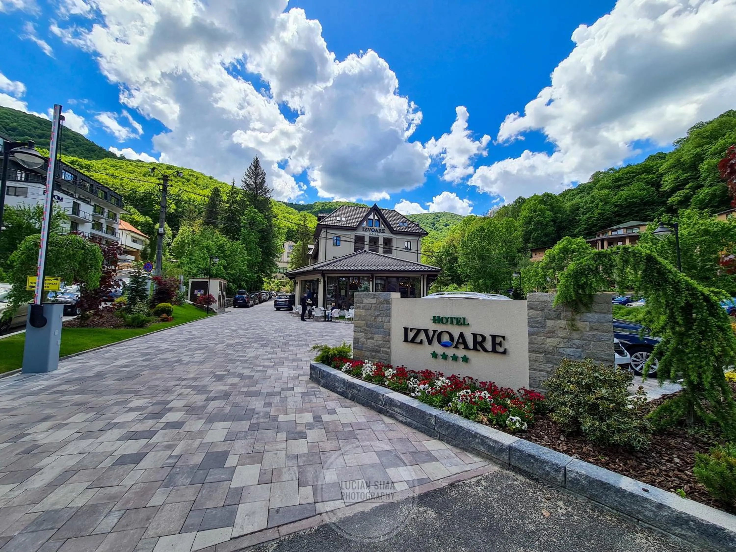 Property building in Hotel IZVOARE Caciulata