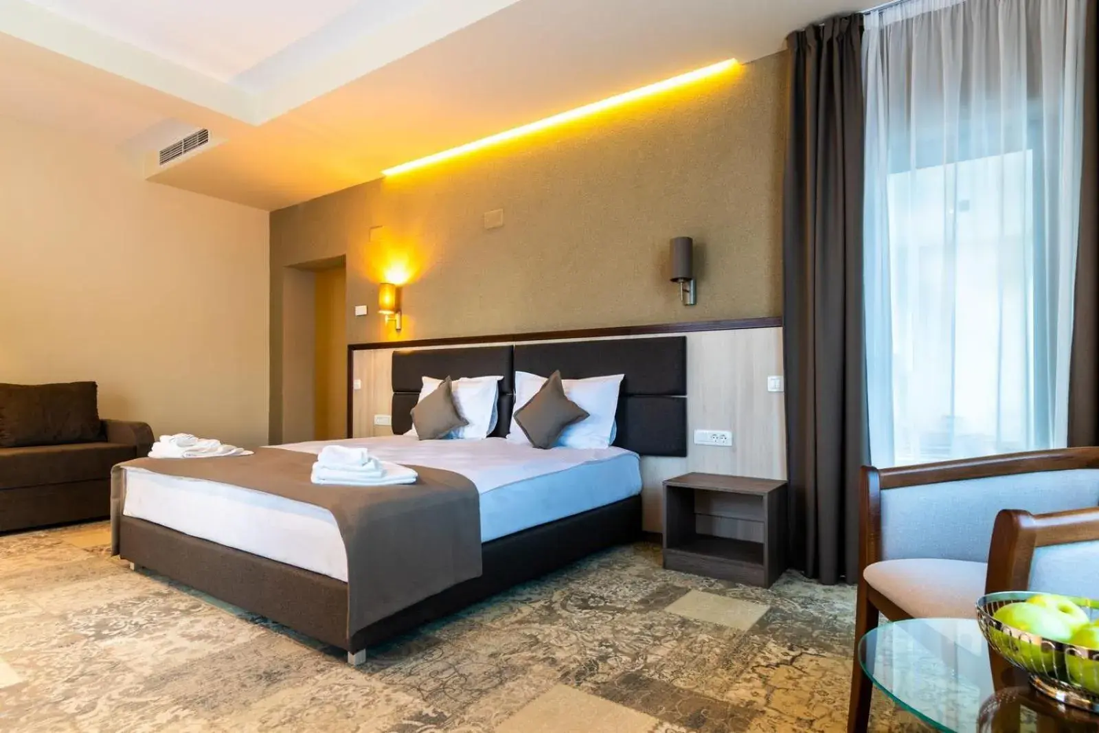 Family Room - single occupancy - Disability Access in Hotel IZVOARE Caciulata Family Room - single occupancy - Disability Access in Hotel IZVOARE Caciulata