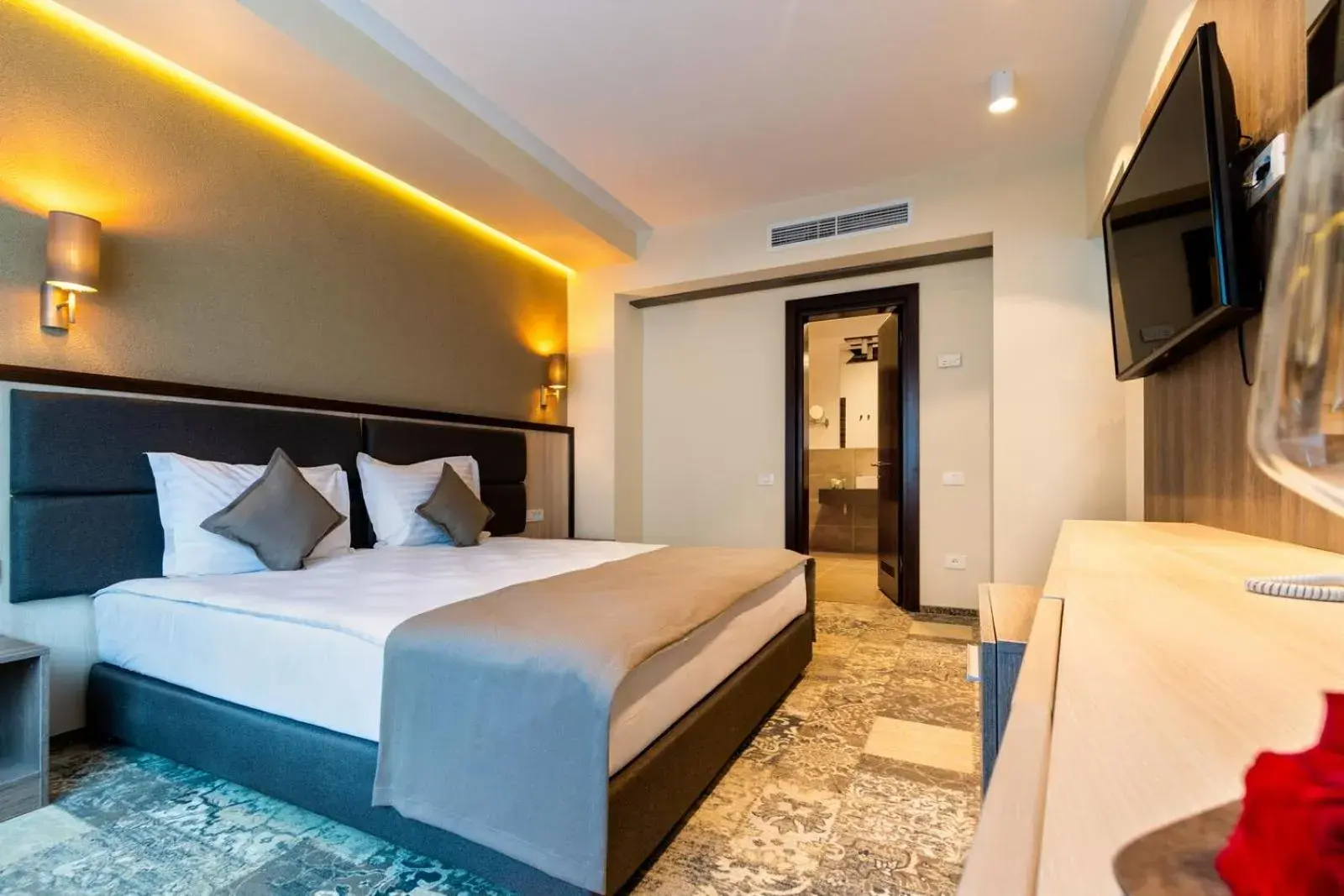 Apartment with Mountain View - single occupancy in Hotel IZVOARE Caciulata Apartment with Mountain View - single occupancy in Hotel IZVOARE Caciulata