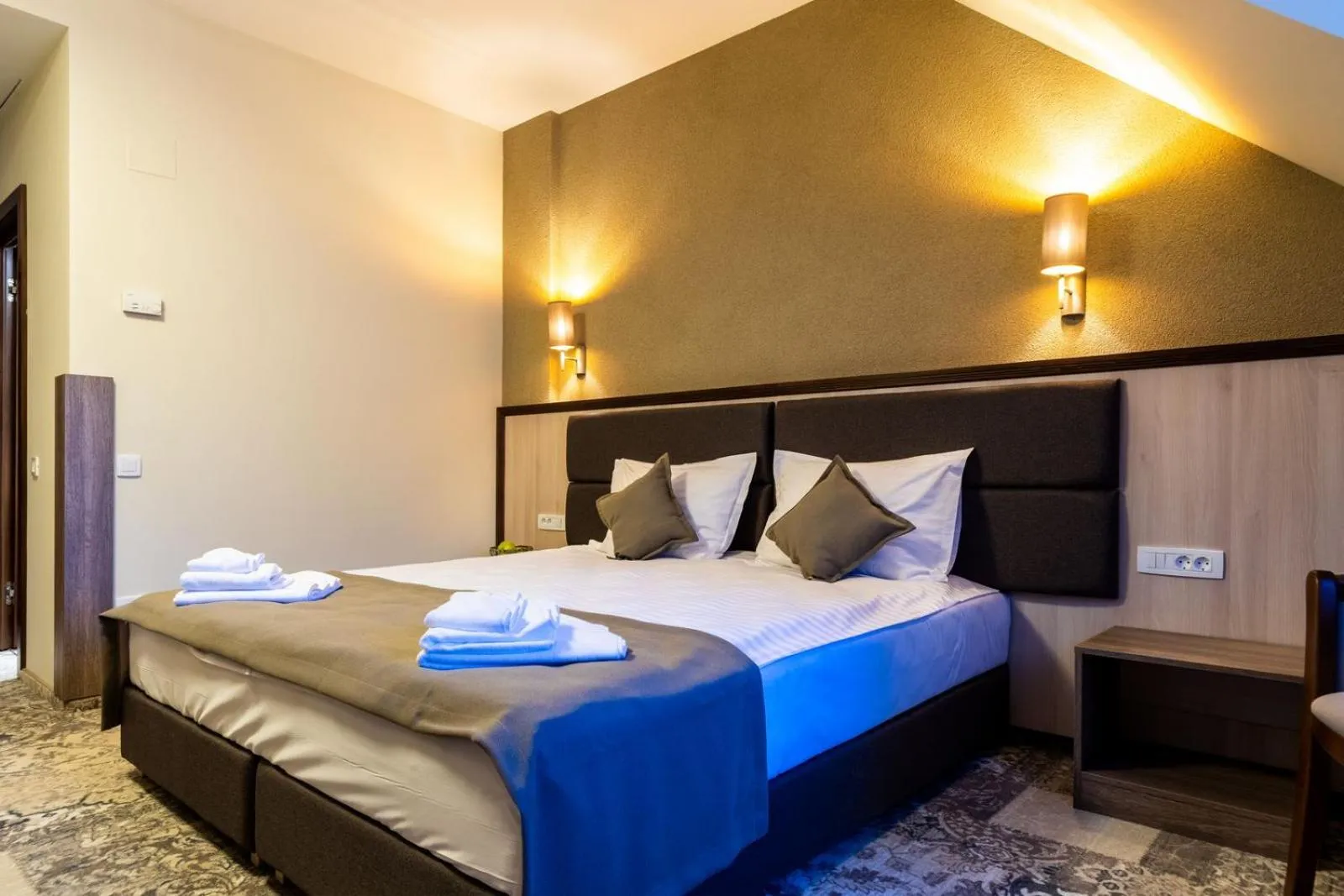 Photo of the whole room, Bed in Hotel IZVOARE Caciulata