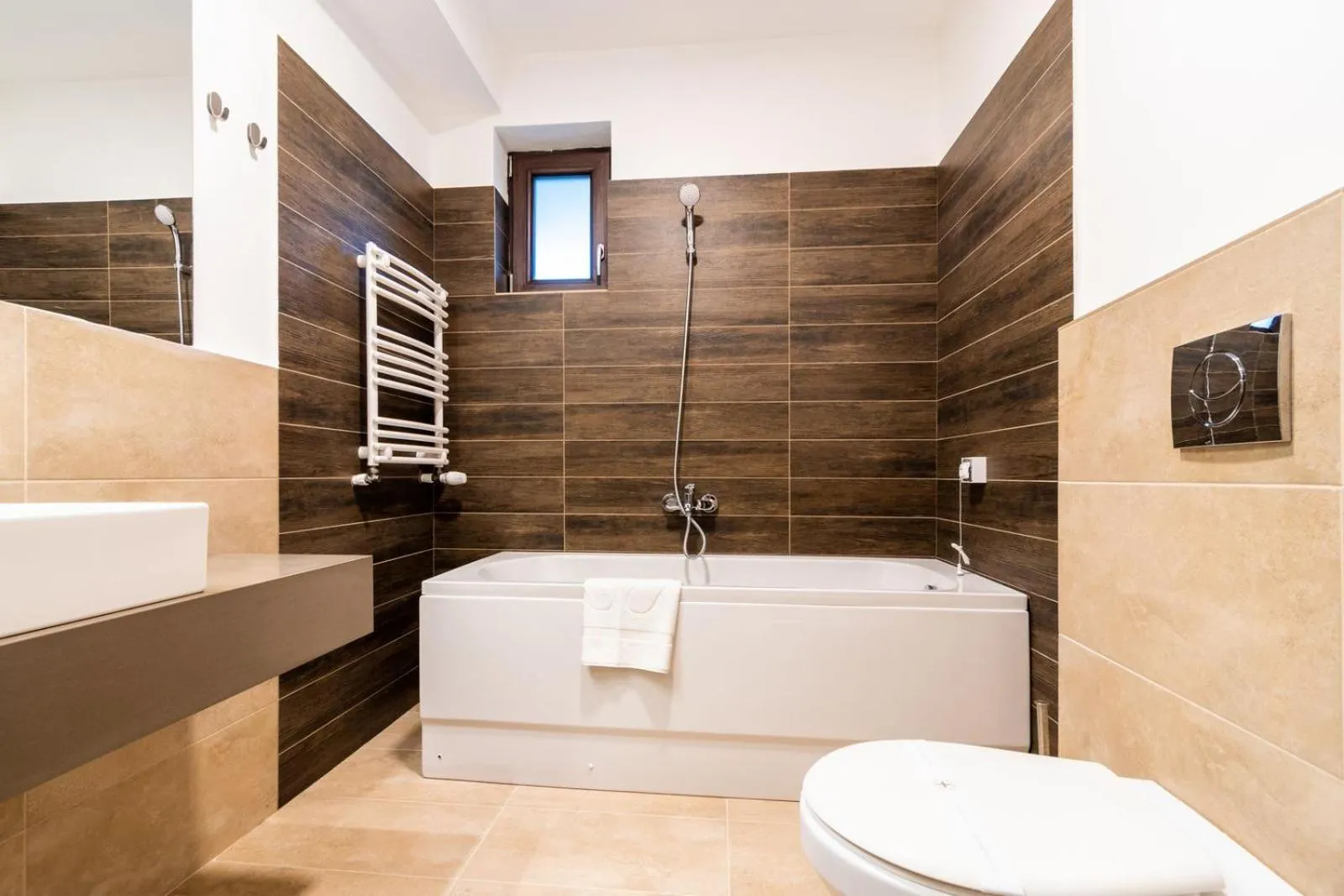 Toilet in Hotel IZVOARE Caciulata