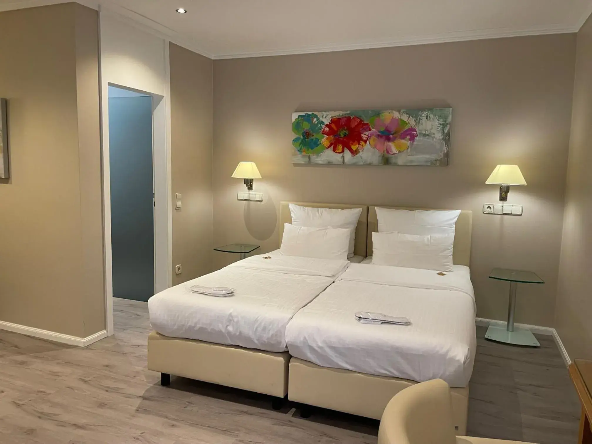 Superior Double Room in Cityhotel Kaiser Karl Aachen Superior Double Room in Cityhotel Kaiser Karl Aachen