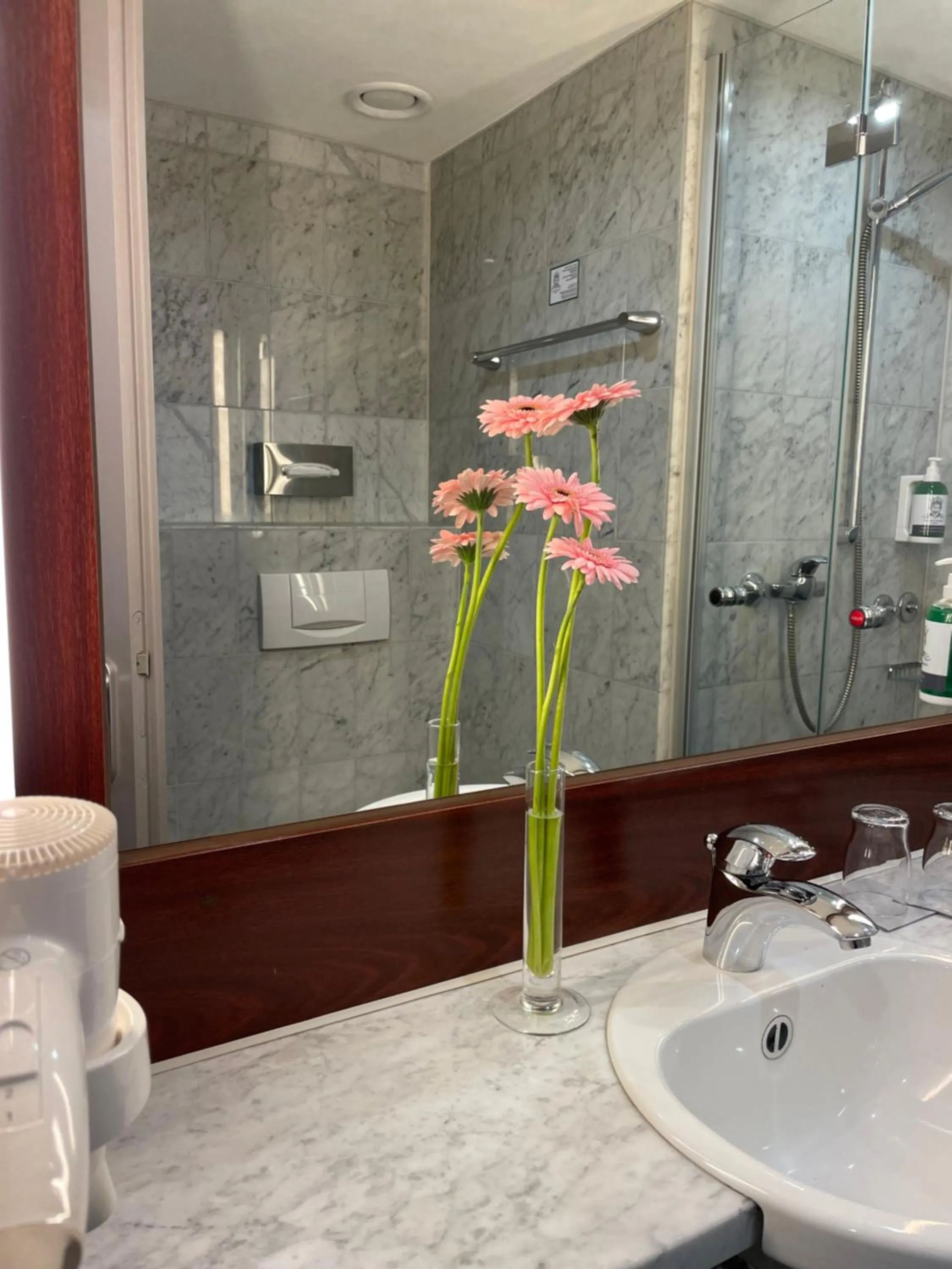 Bathroom in Cityhotel Kaiser Karl Aachen