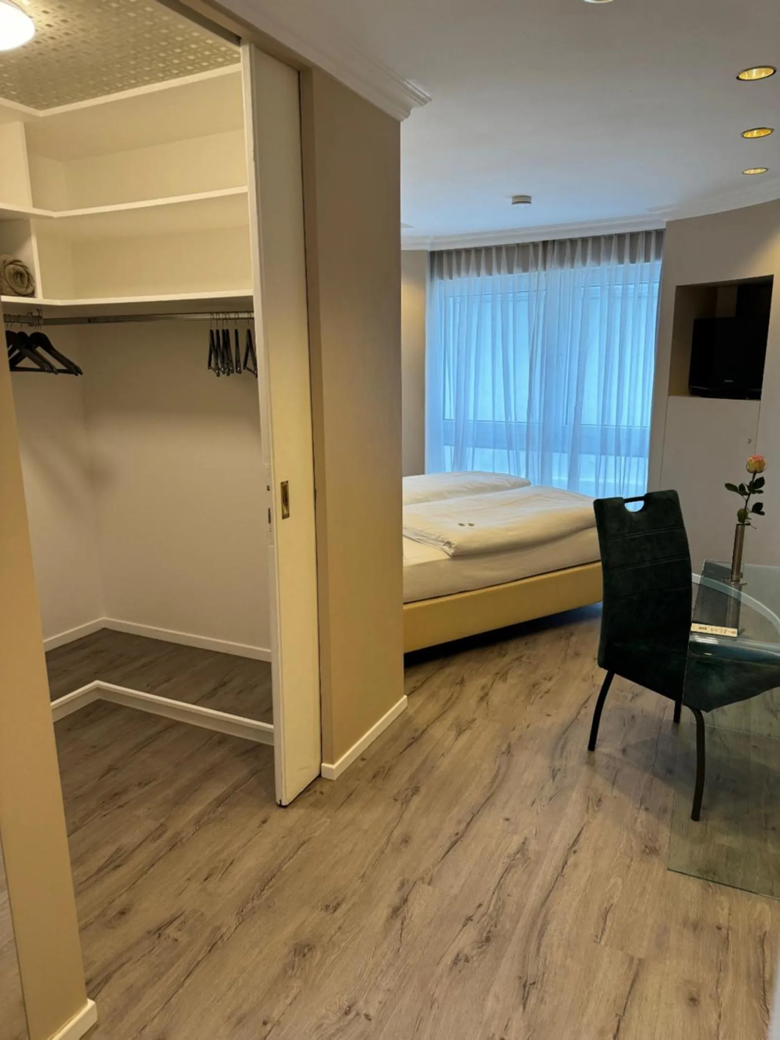 Bedroom, Bed in Cityhotel Kaiser Karl Aachen