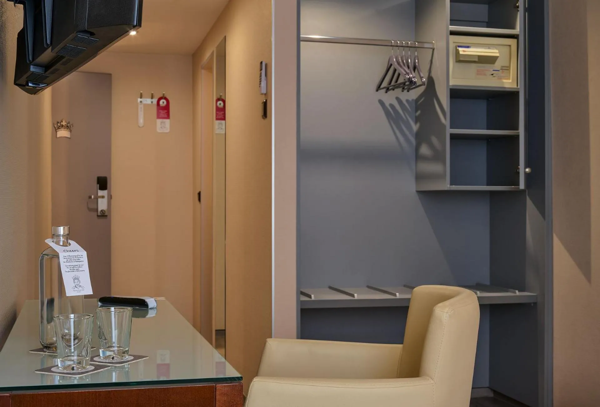 Photo of the whole room in Cityhotel Kaiser Karl Aachen