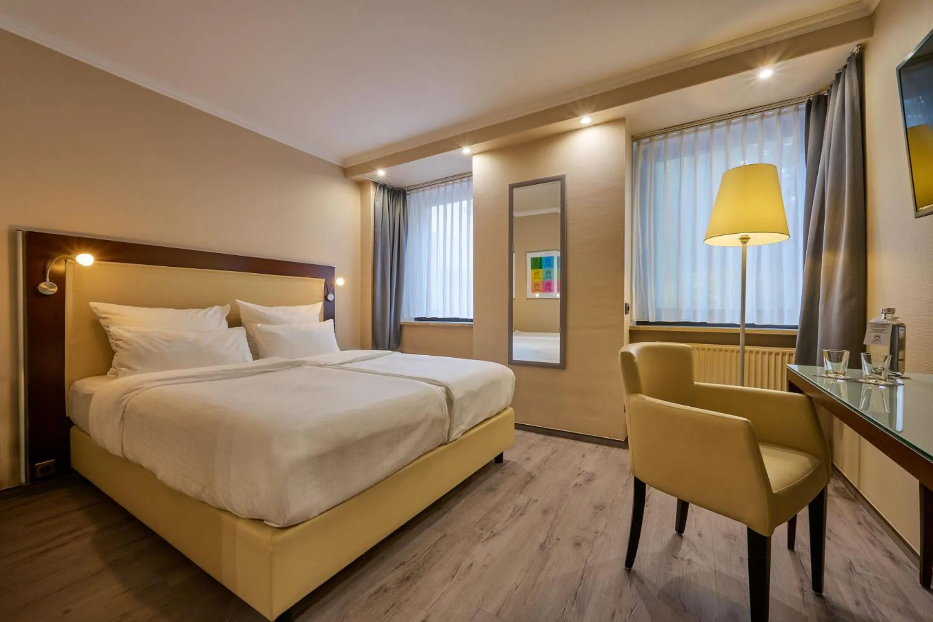 Bed in Cityhotel Kaiser Karl Aachen