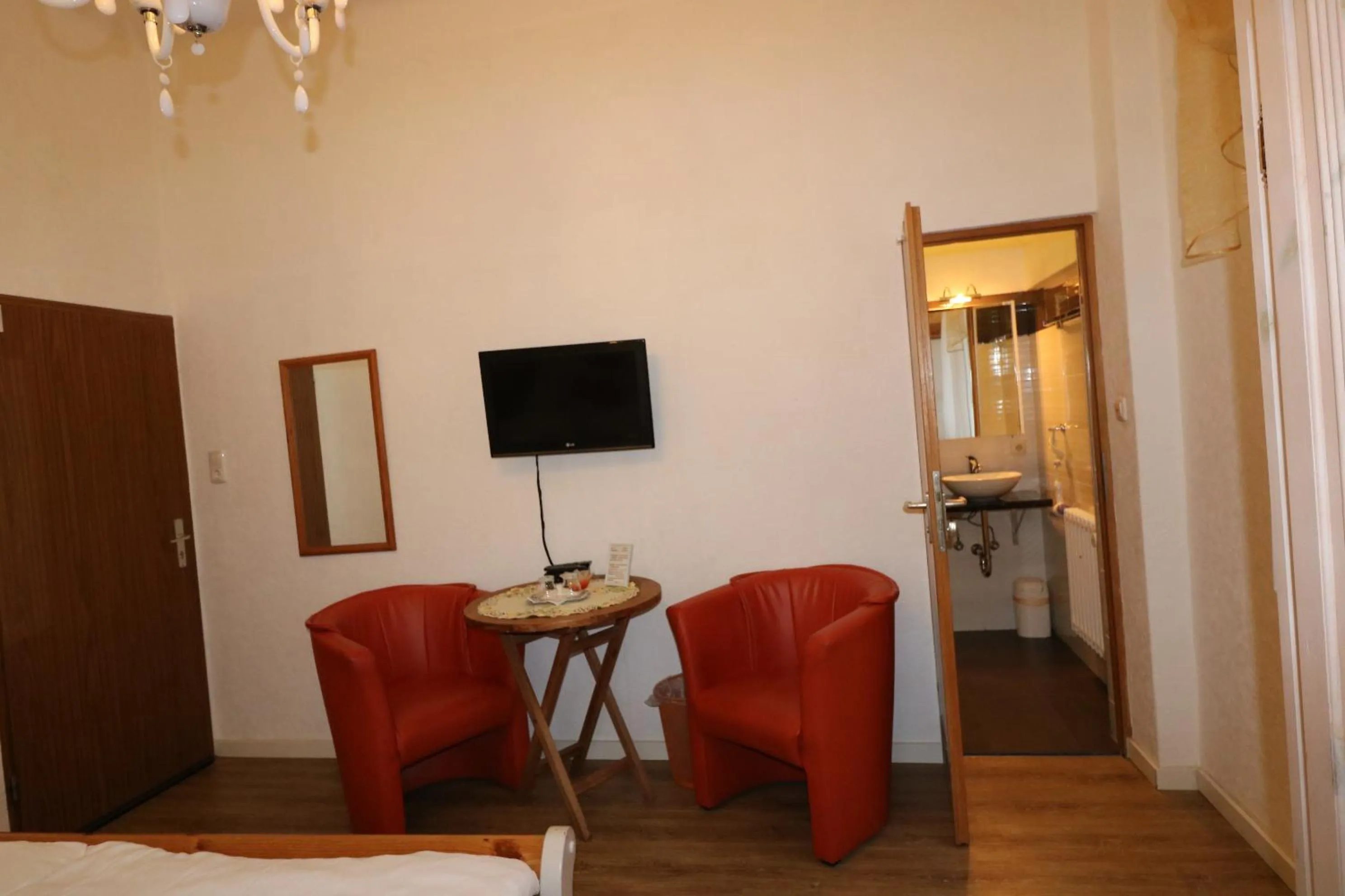 Photo of the whole room in Villa Amber