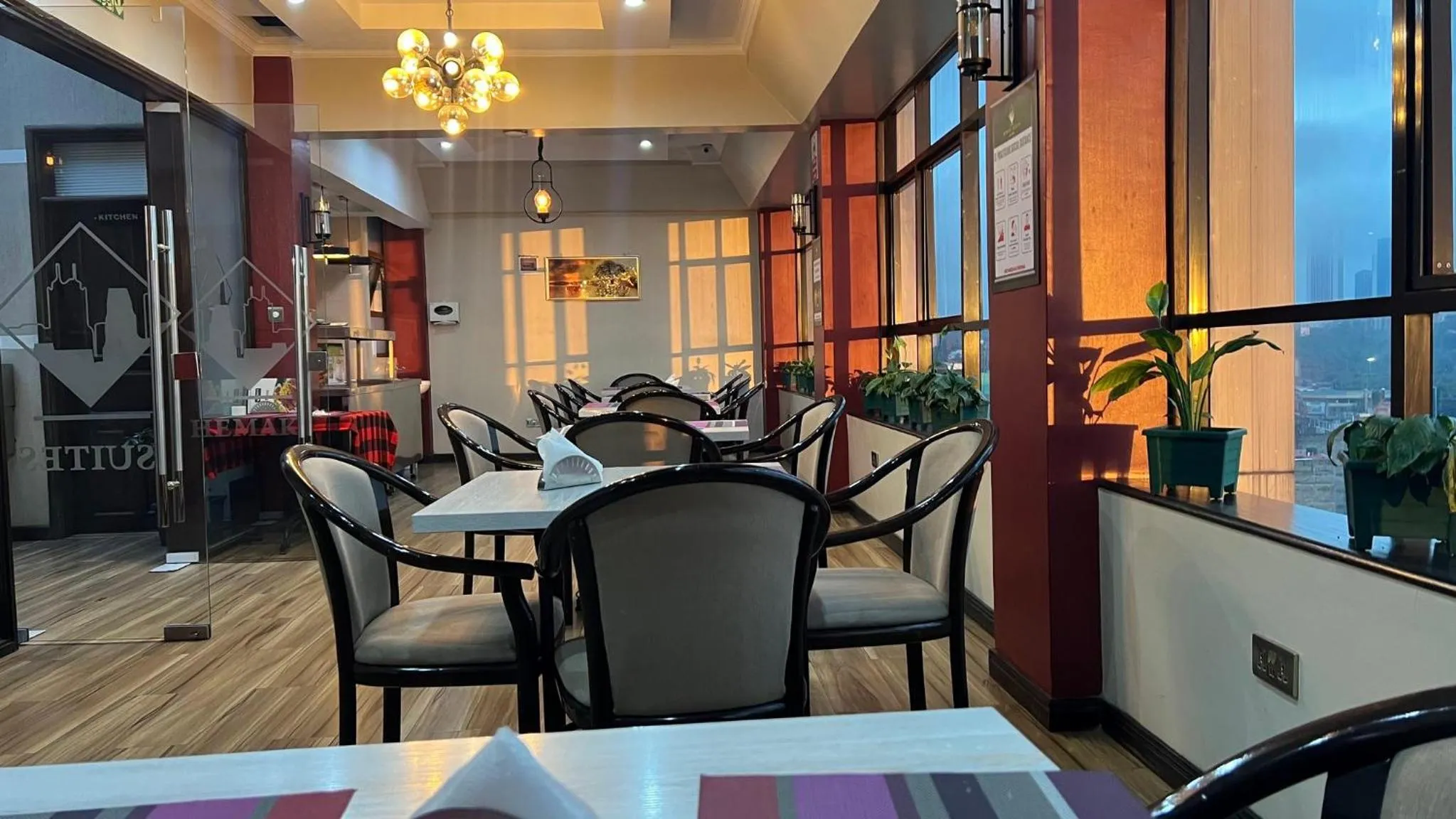 Restaurant/Places to Eat in Hemak Suites