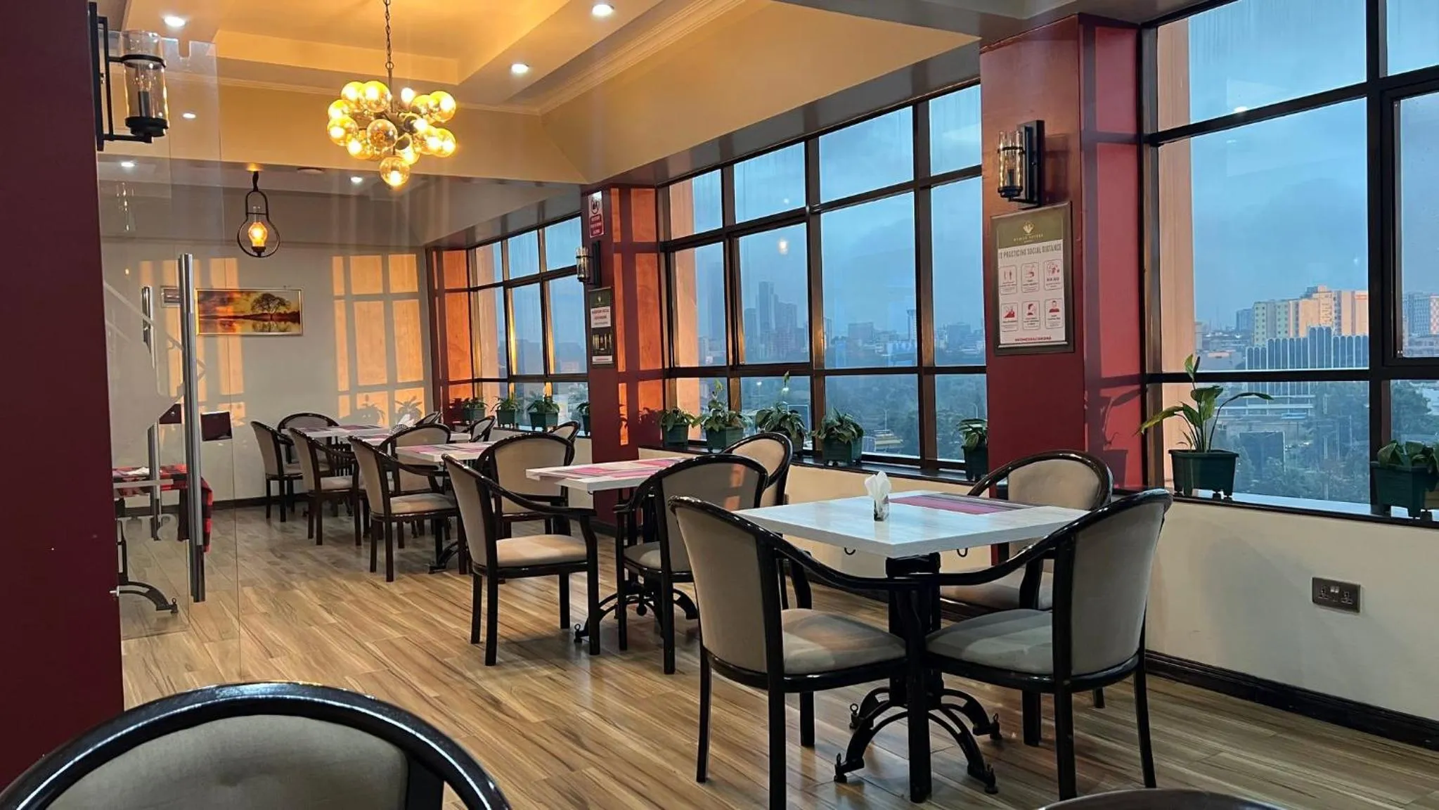 Restaurant/Places to Eat in Hemak Suites