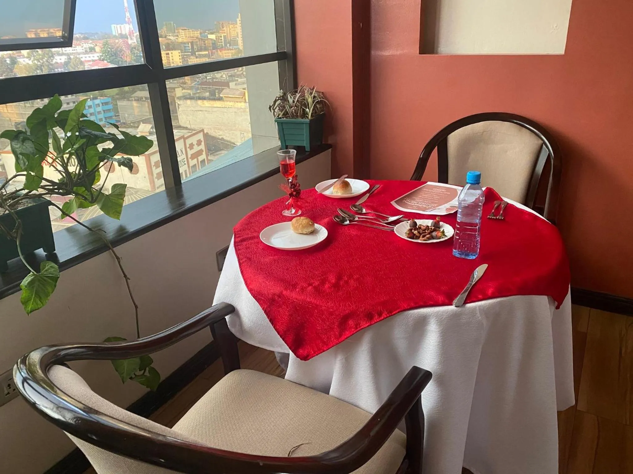 Restaurant/Places to Eat in Hemak Suites