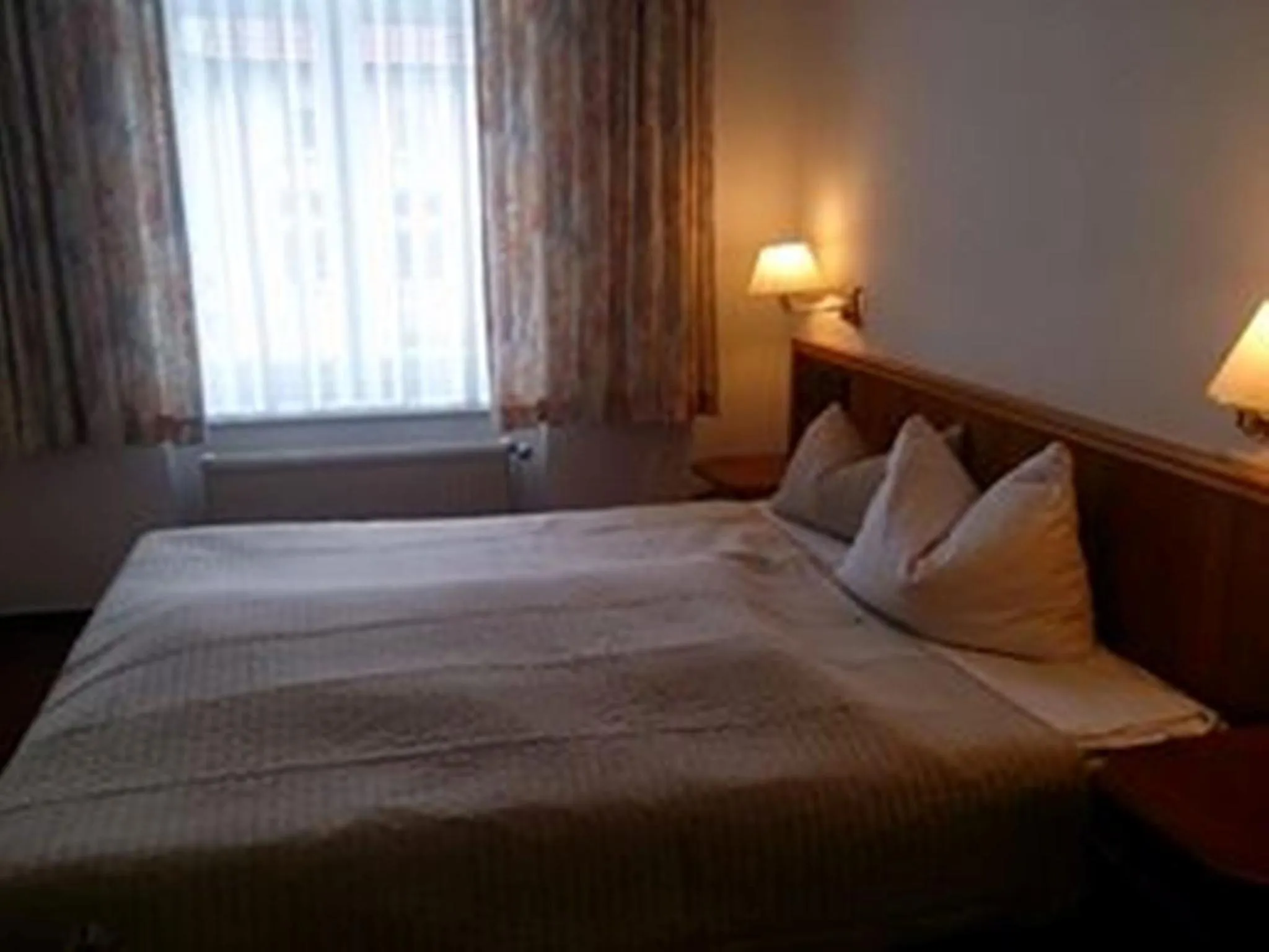 Photo of the whole room, Bed in Brocki's Hotel Stadt Hamburg