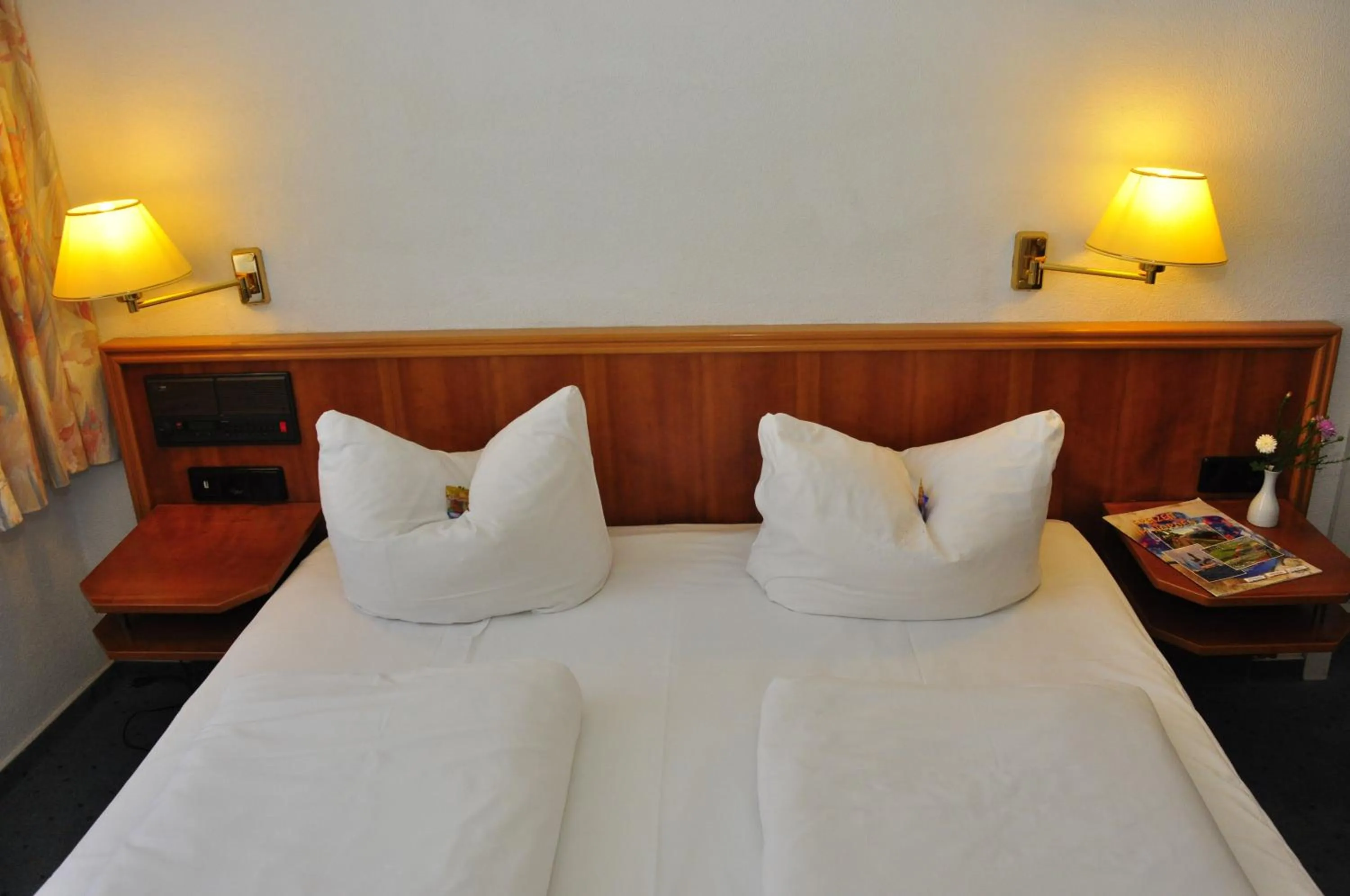 Photo of the whole room, Bed in Brocki's Hotel Stadt Hamburg