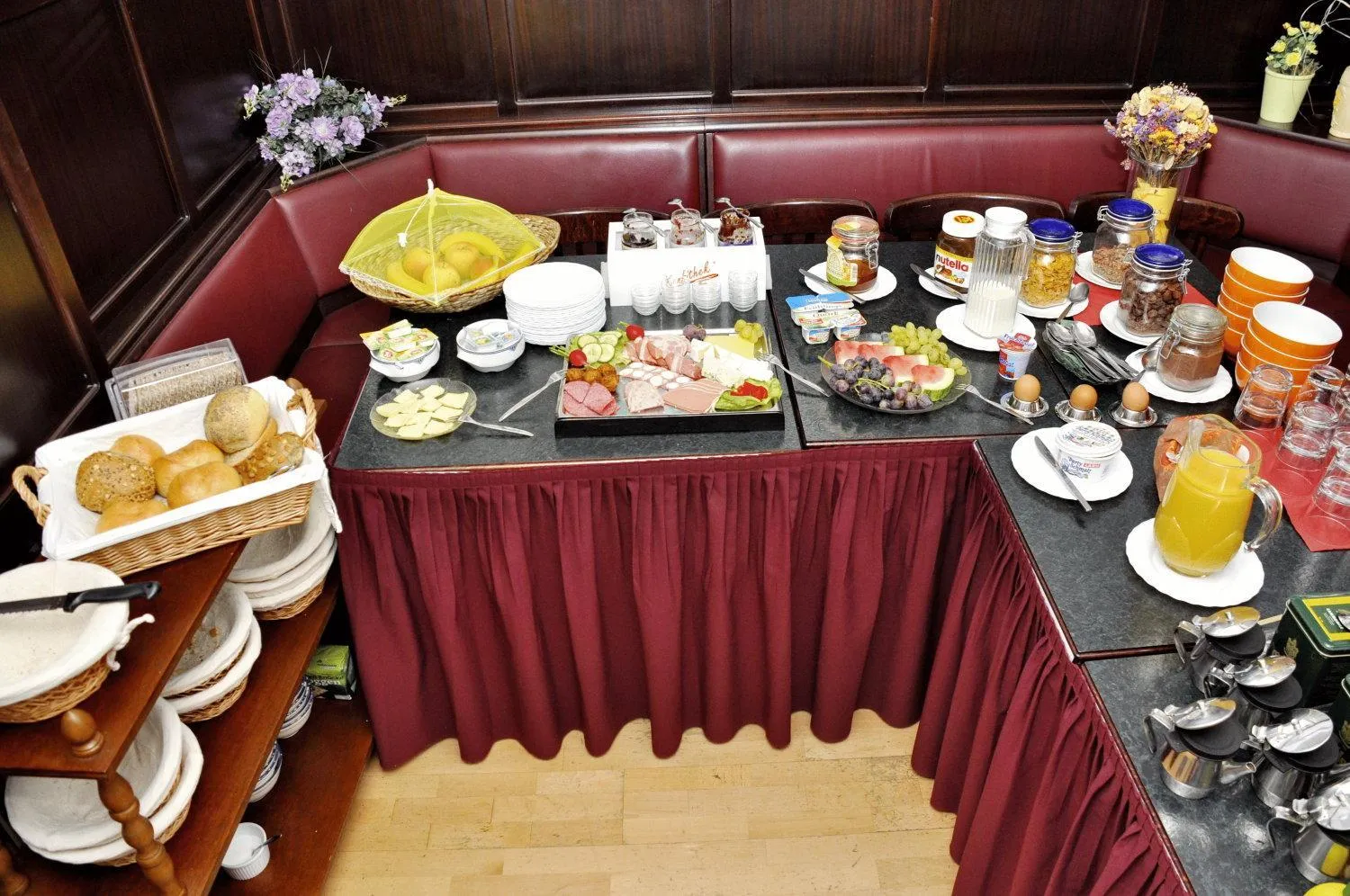 Buffet breakfast in Brocki's Hotel Stadt Hamburg