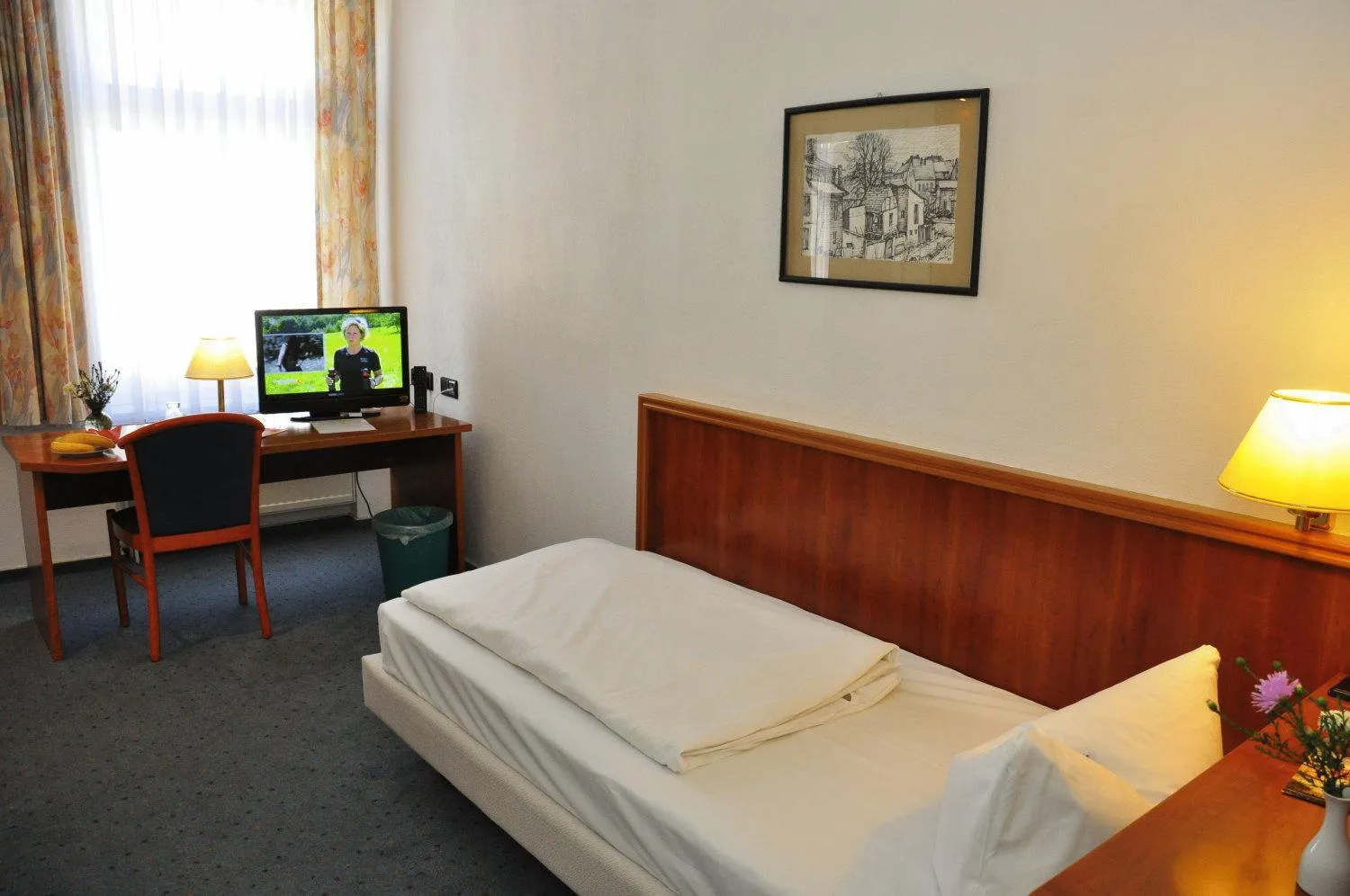 Photo of the whole room, Bed in Brocki's Hotel Stadt Hamburg