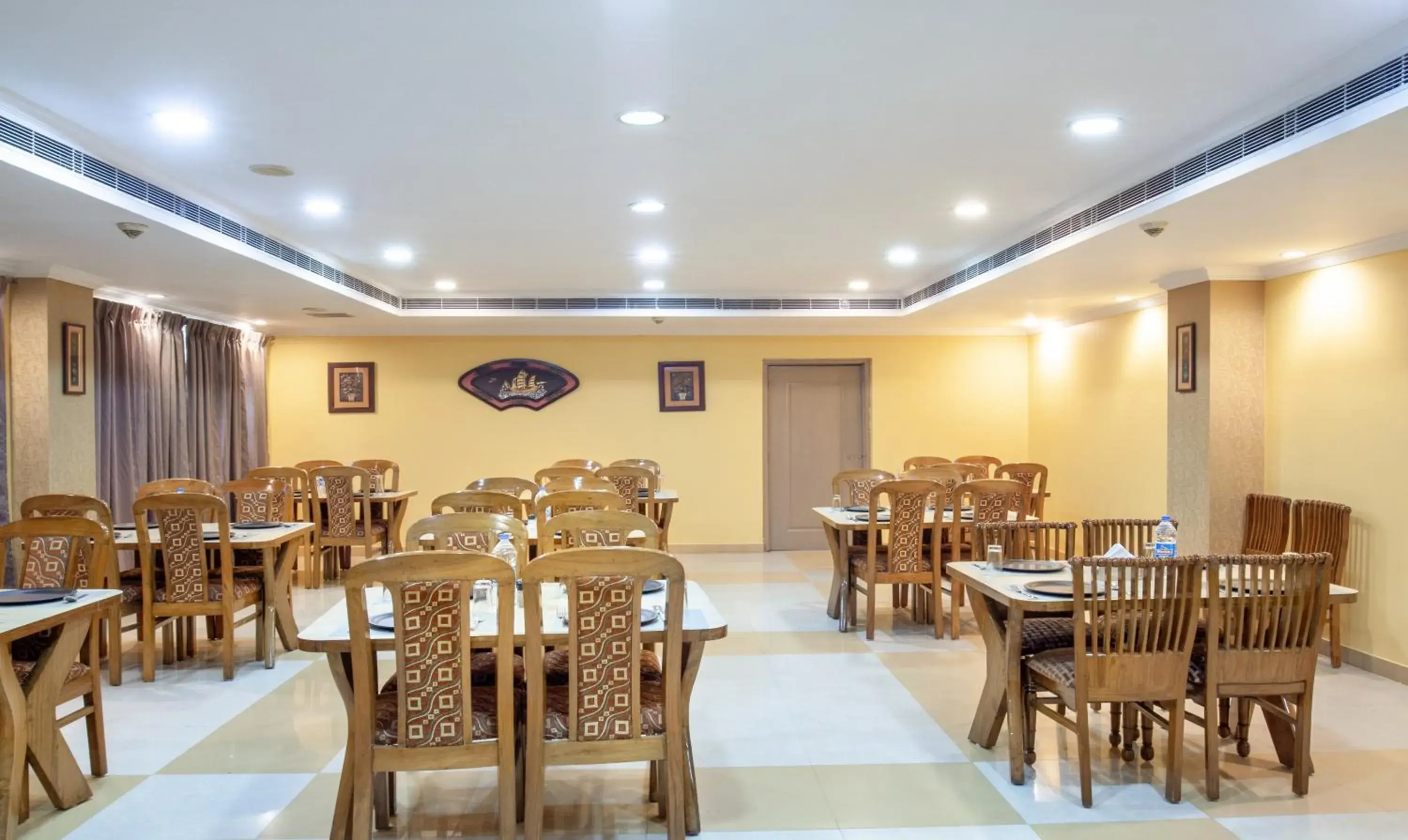 Restaurant/places to eat in Treebo Y Hotels Elite, Khandagiri Restaurant/places to eat in Treebo Y Hotels Elite, Khandagiri