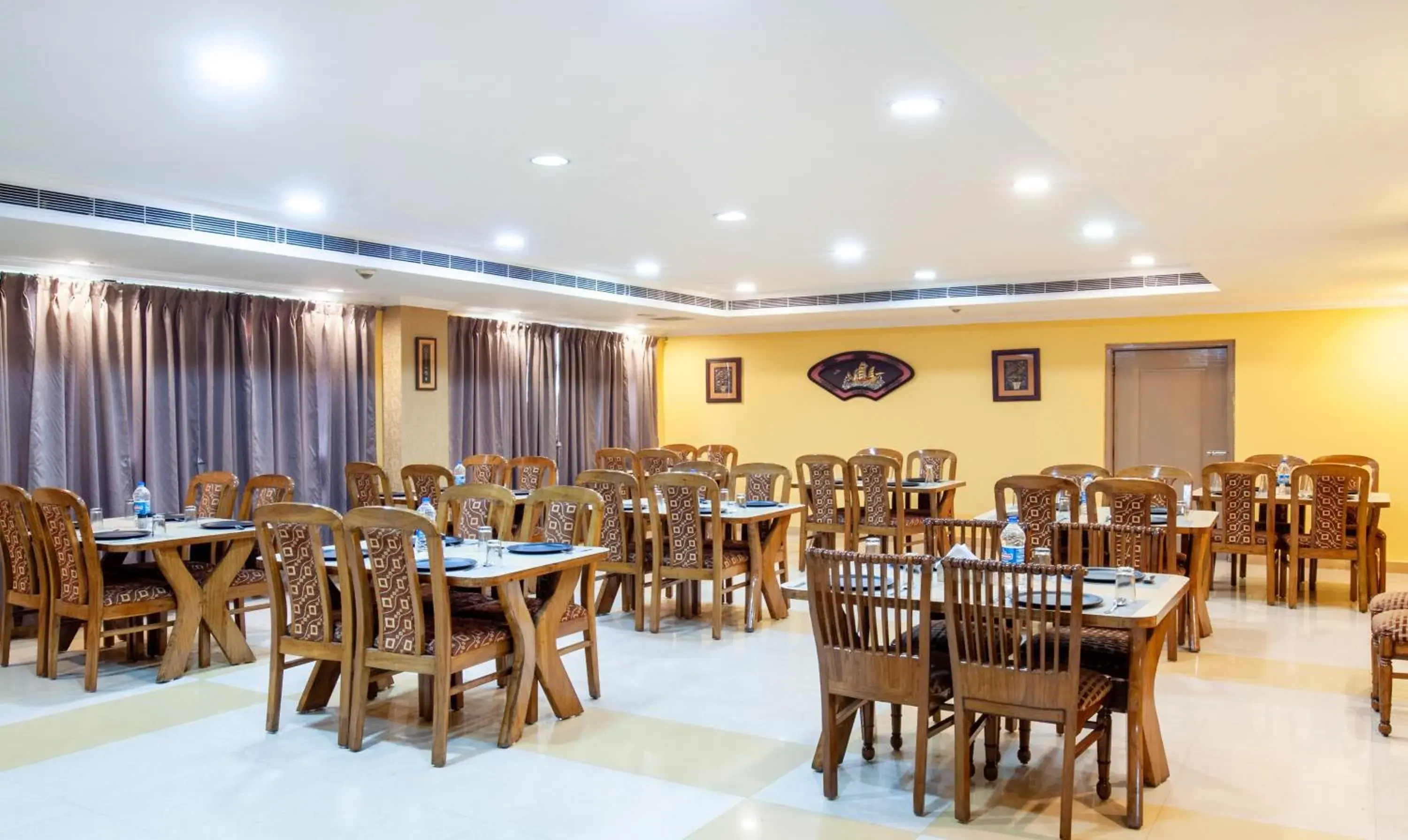 Restaurant/places to eat in Treebo Y Hotels Elite, Khandagiri Restaurant/places to eat in Treebo Y Hotels Elite, Khandagiri