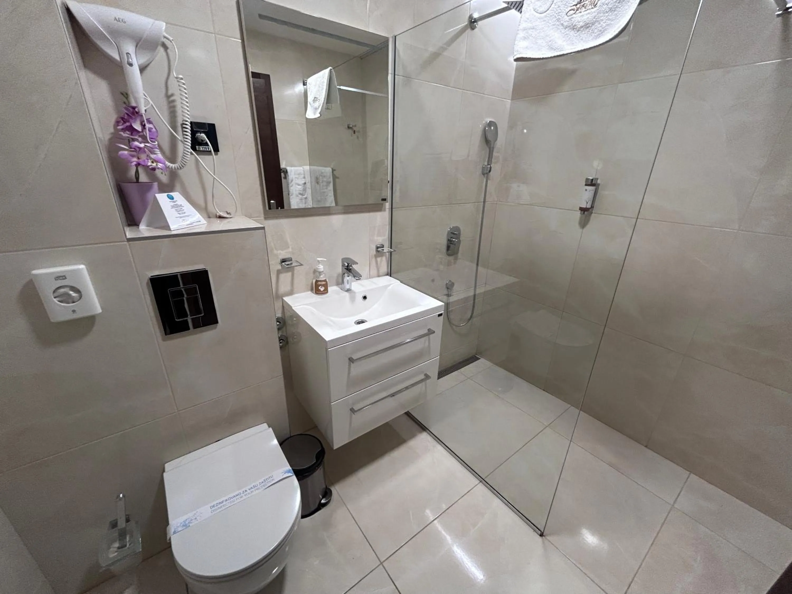 Shower in Hotel Siesta