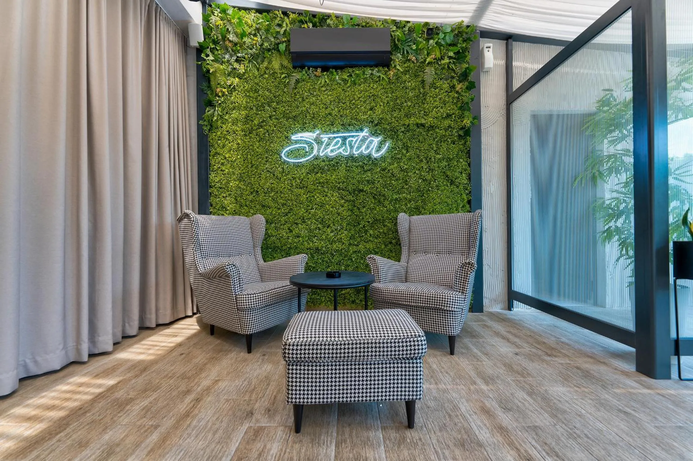 Restaurant/places to eat in Hotel Siesta