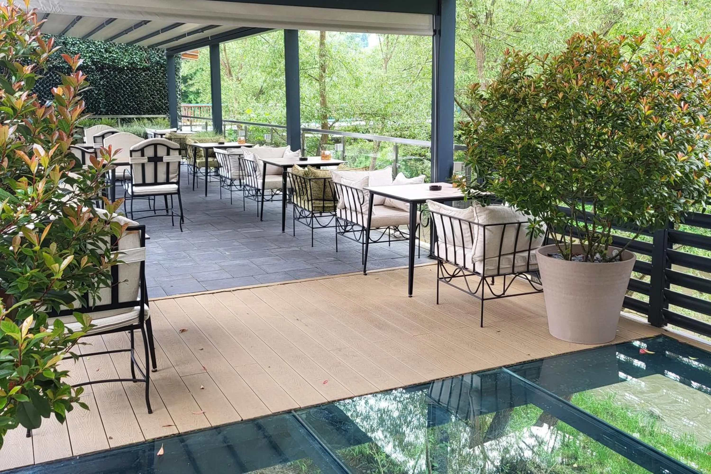 Restaurant/places to eat in Hotel Siesta