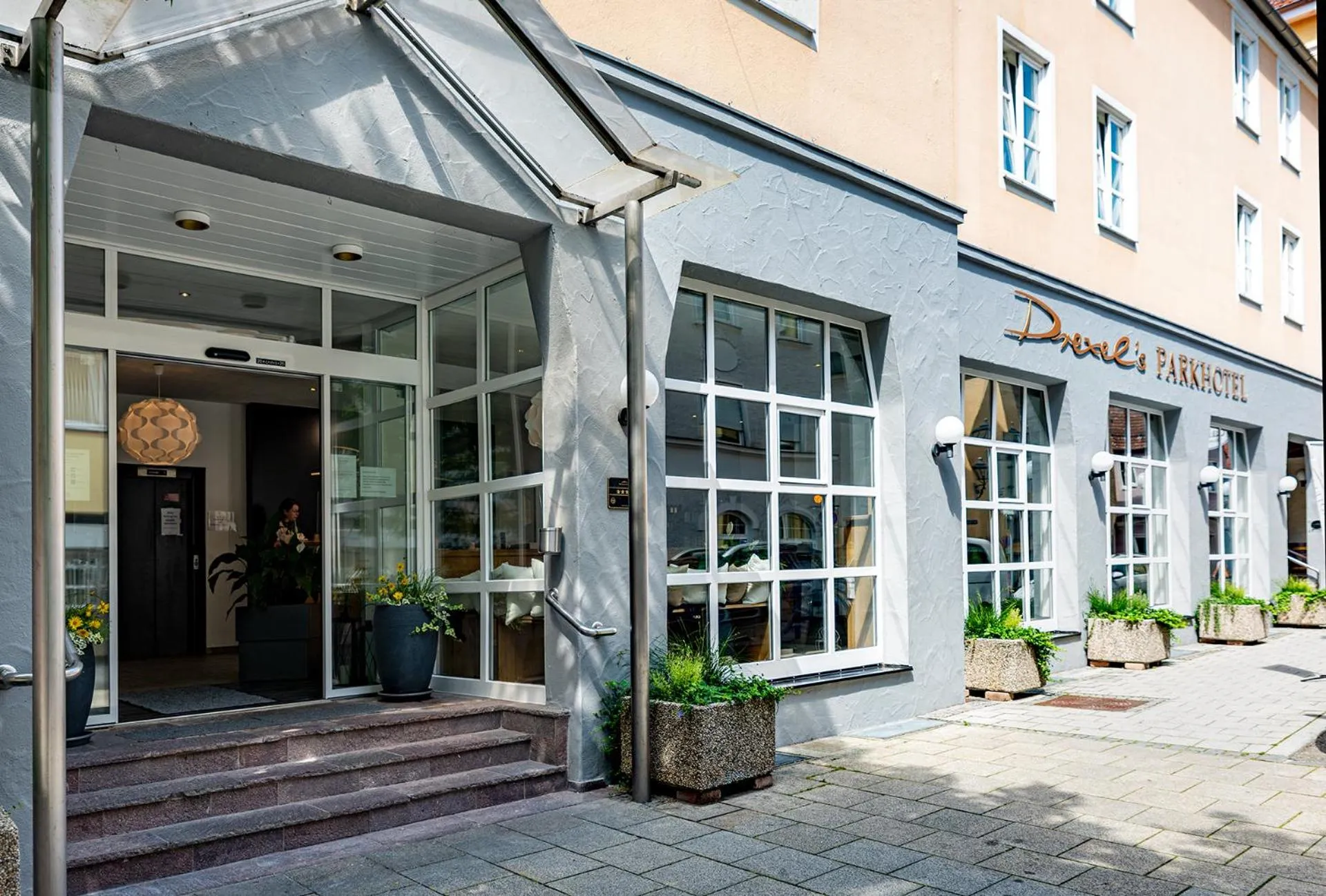 Facade/entrance in Drexel´s Parkhotel