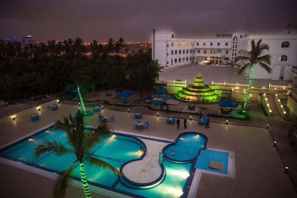 Swimming pool in Al Jabal Hotel