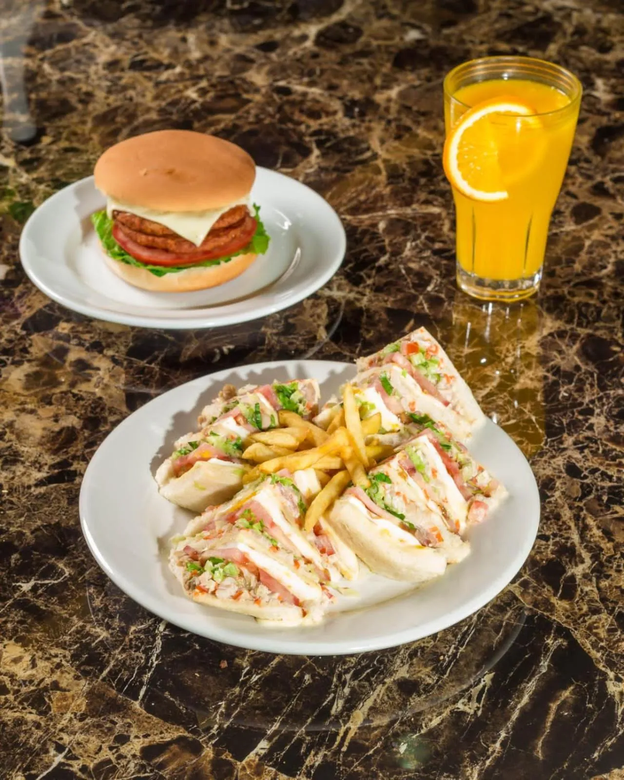 Food and drinks in Al Jabal Hotel