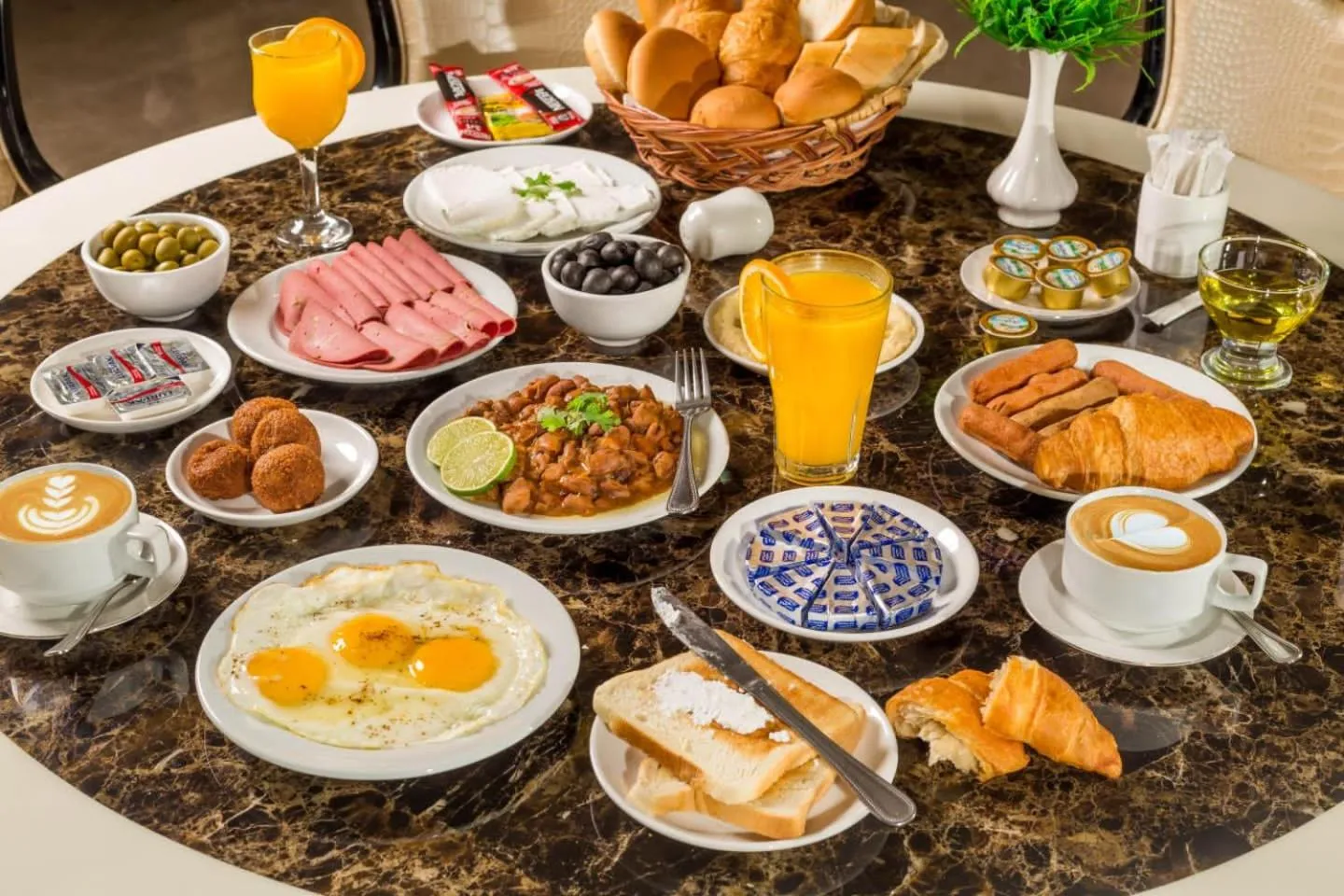 Breakfast in Al Jabal Hotel