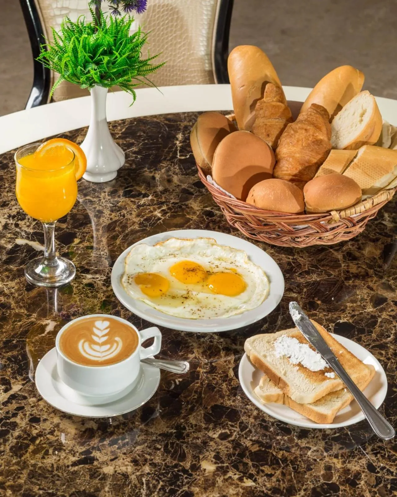 Breakfast in Al Jabal Hotel