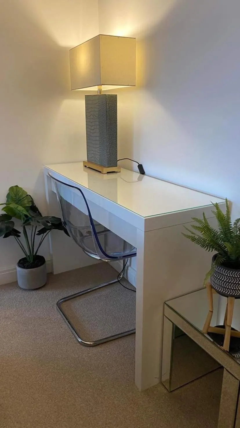 Business facilities in Chester City Centre Waterfront Apartment