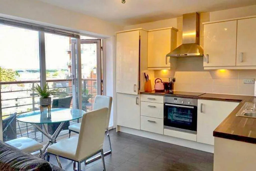 Kitchen or kitchenette in Chester City Centre Waterfront Apartment