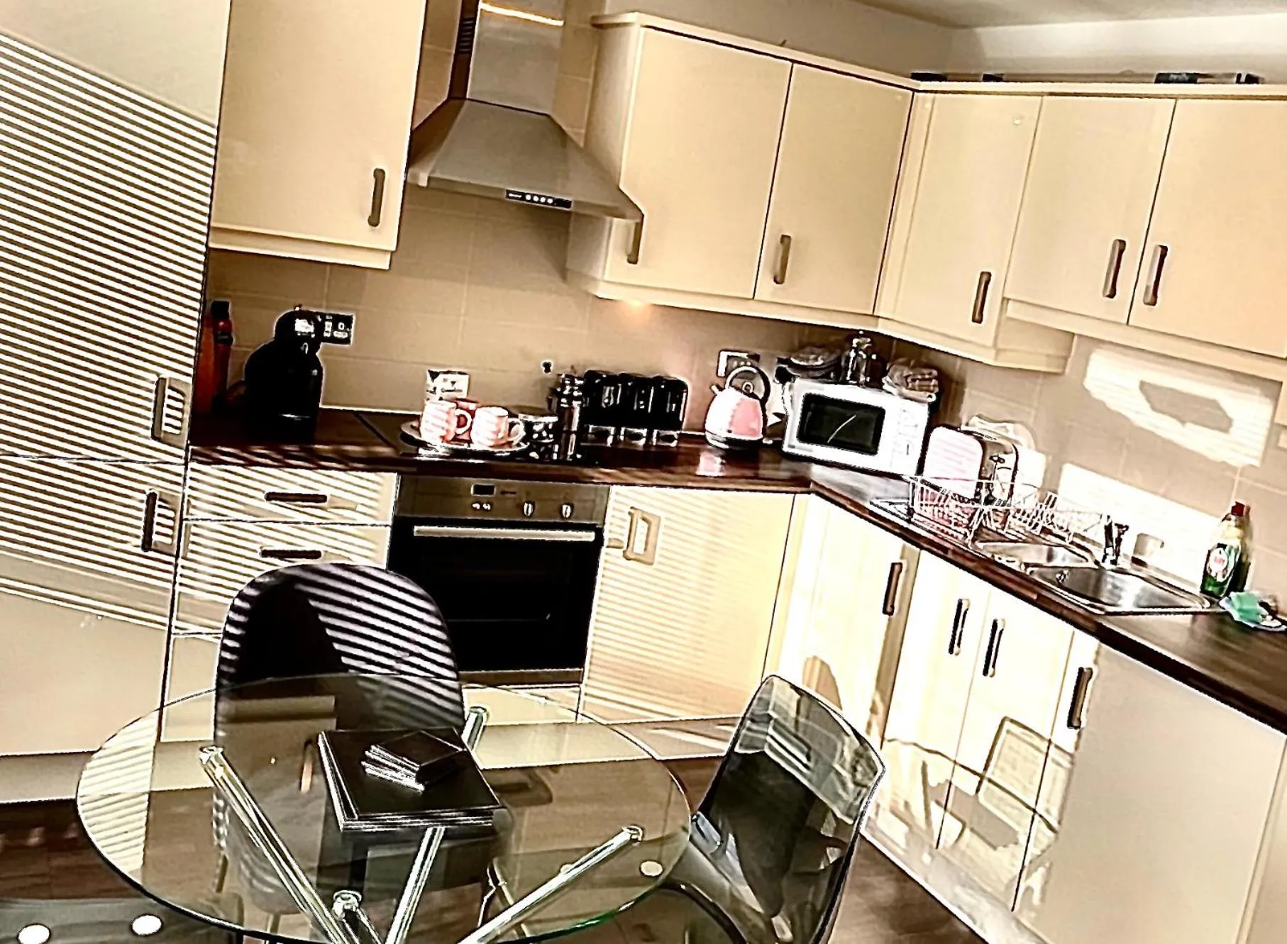 Kitchen or kitchenette in Chester City Centre Waterfront Apartment