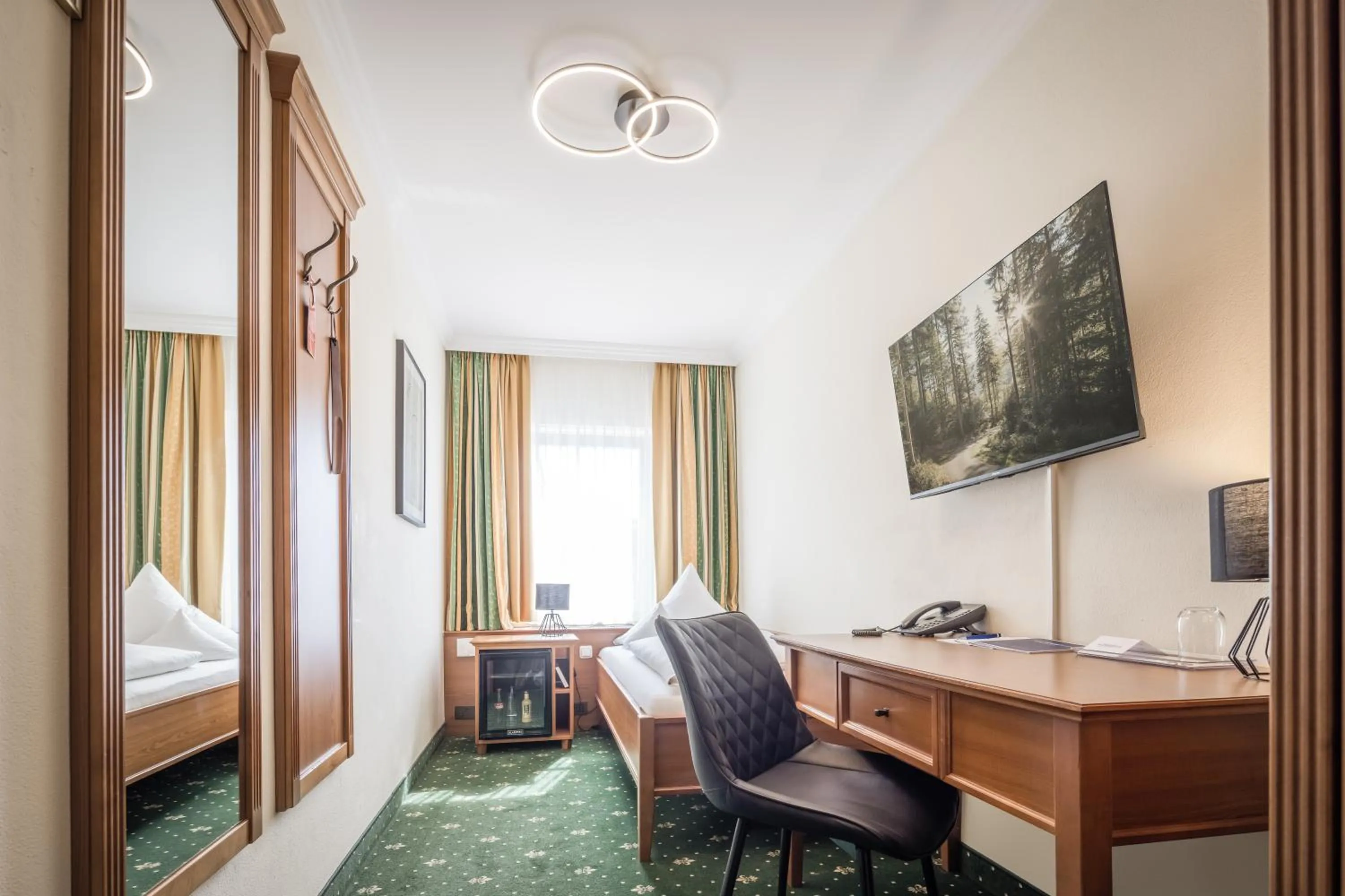 Photo of the whole room, Bed in Hotel-Gasthof Höttl