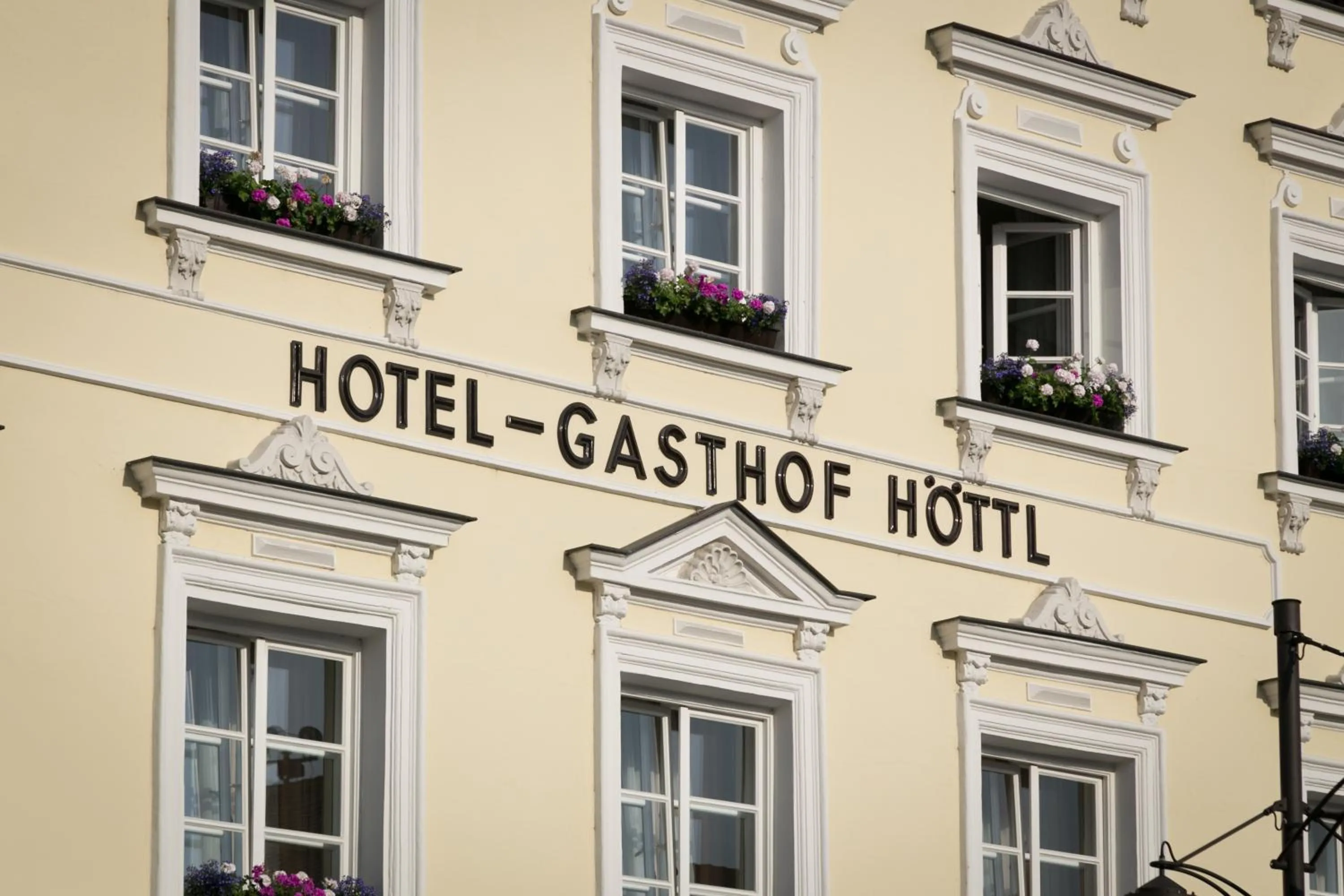 Facade/entrance in Hotel-Gasthof Höttl