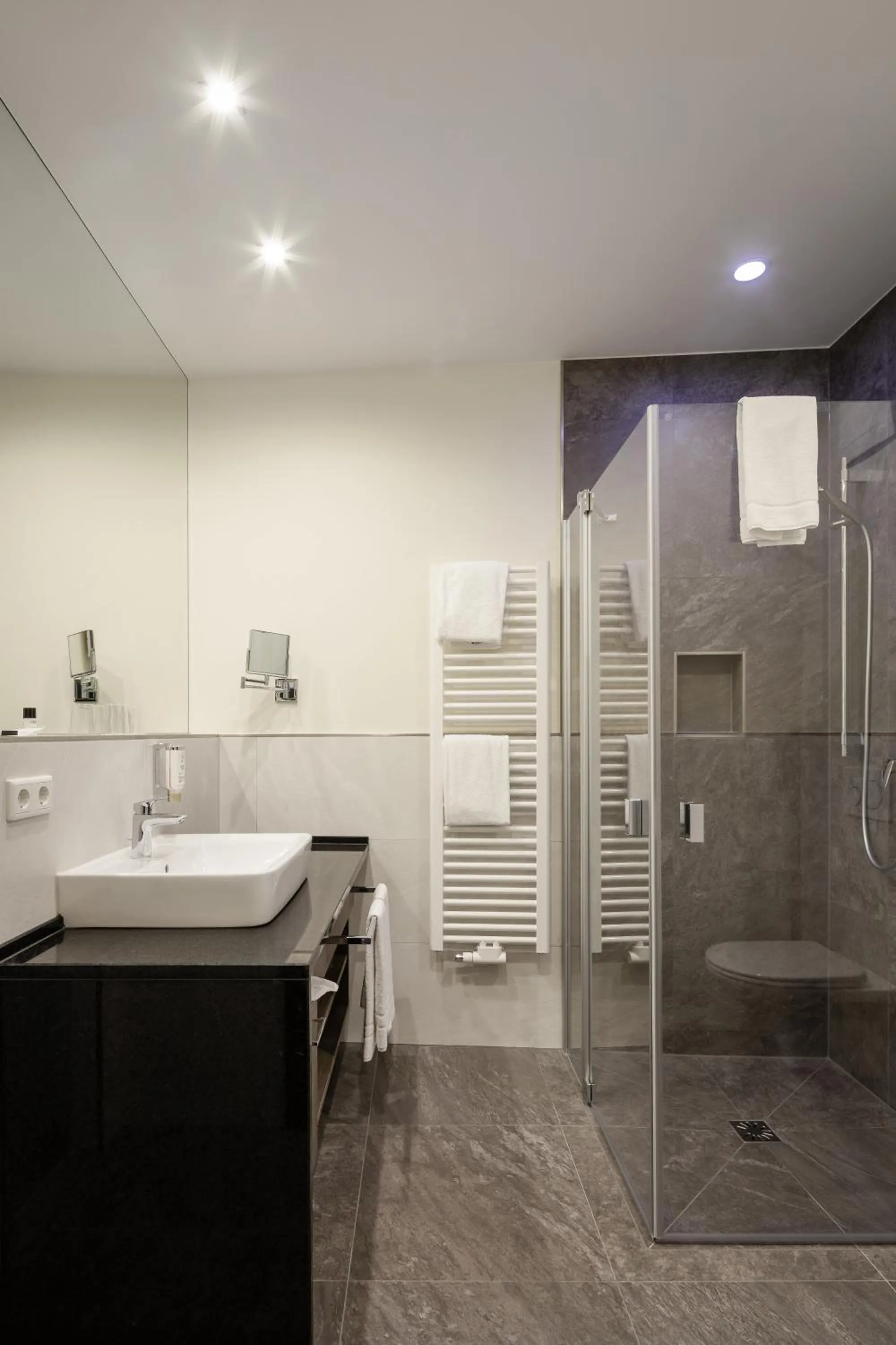 Bathroom in Hotel-Gasthof Höttl