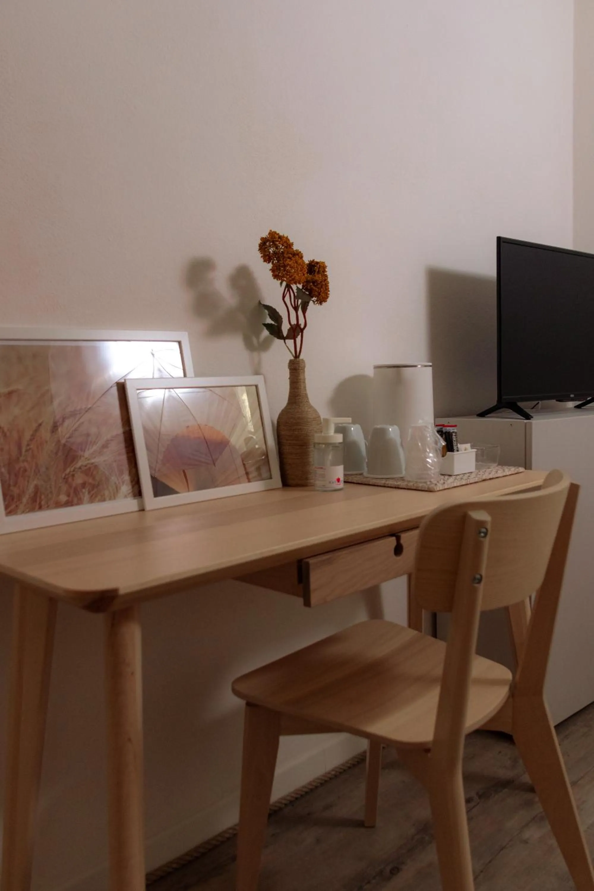 Photo of the whole room in Sunrise